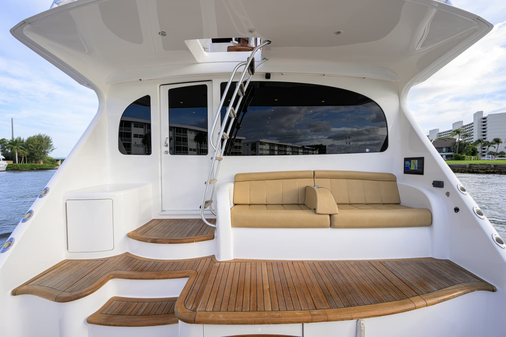 Viking 70 DESPERADO - Cockpit