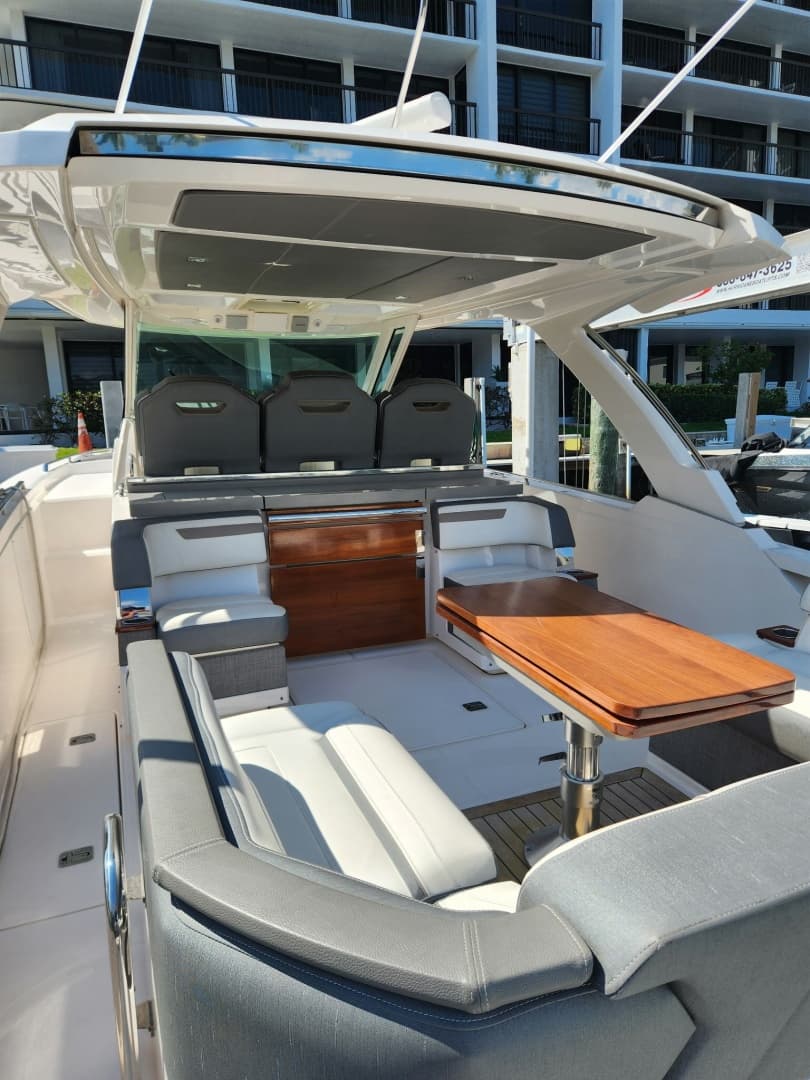 2019 Tiara Yachts 38 LS