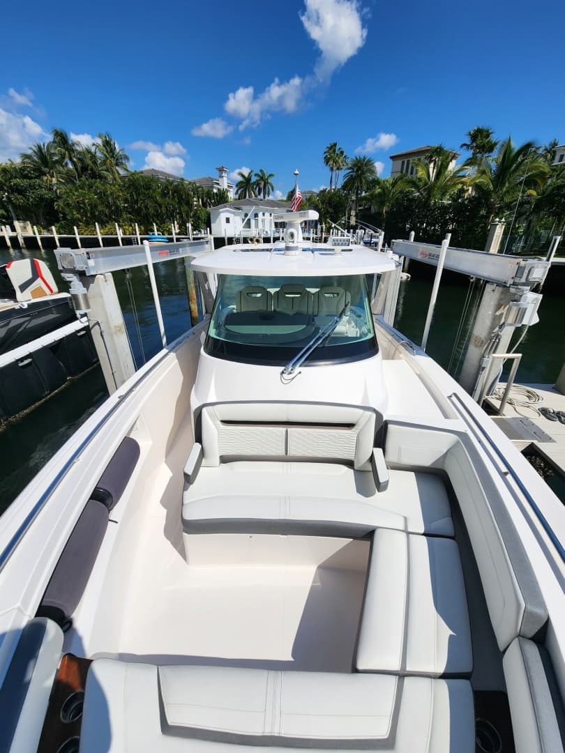 2019 Tiara Yachts 38 LS
