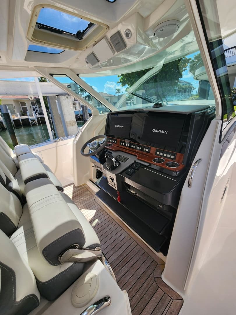 2019 Tiara Yachts 38 LS