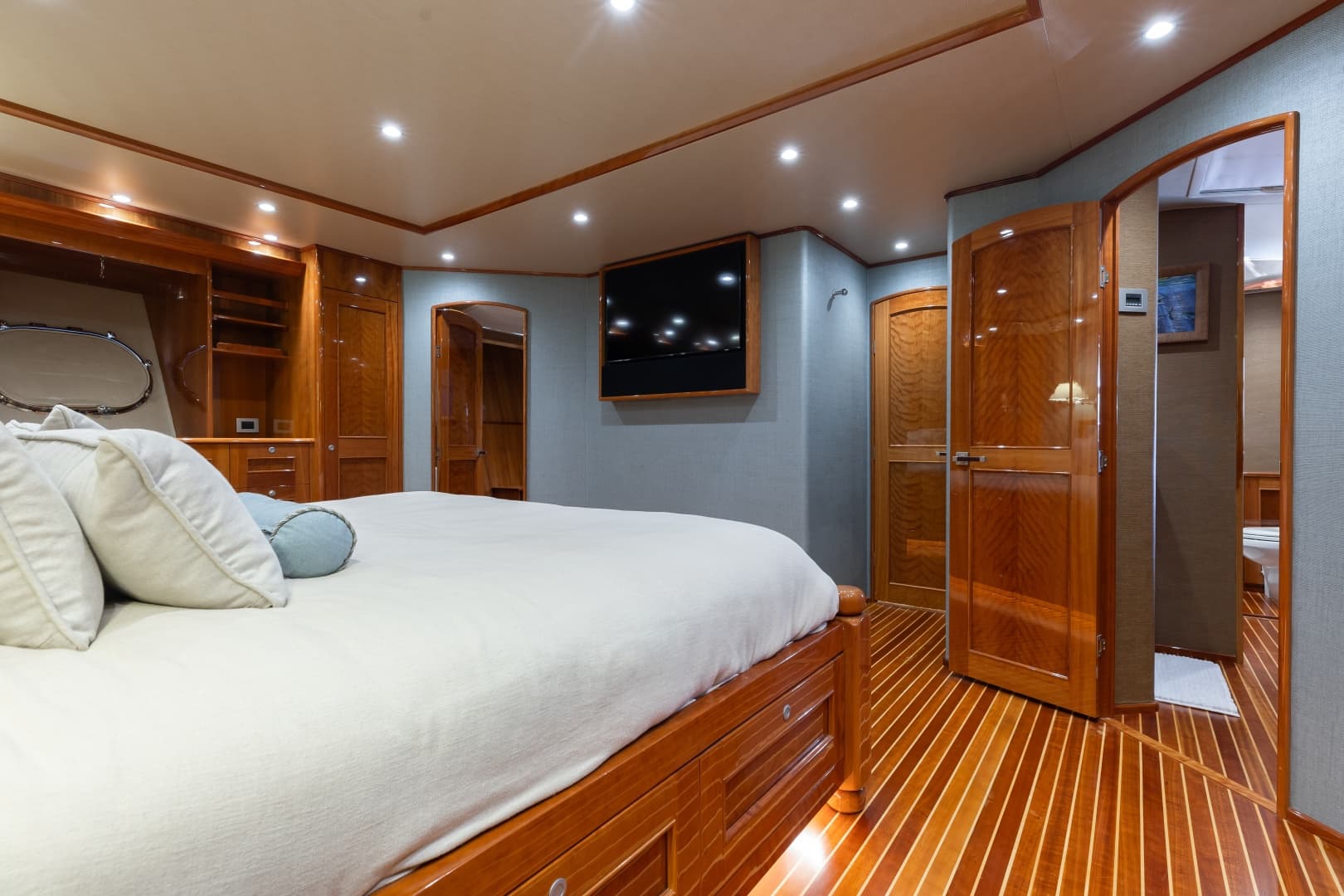 2016 Viking Skybridge