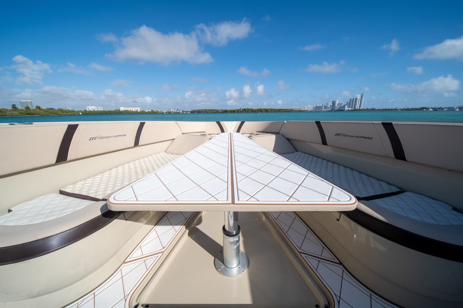 2019 Midnight Express 