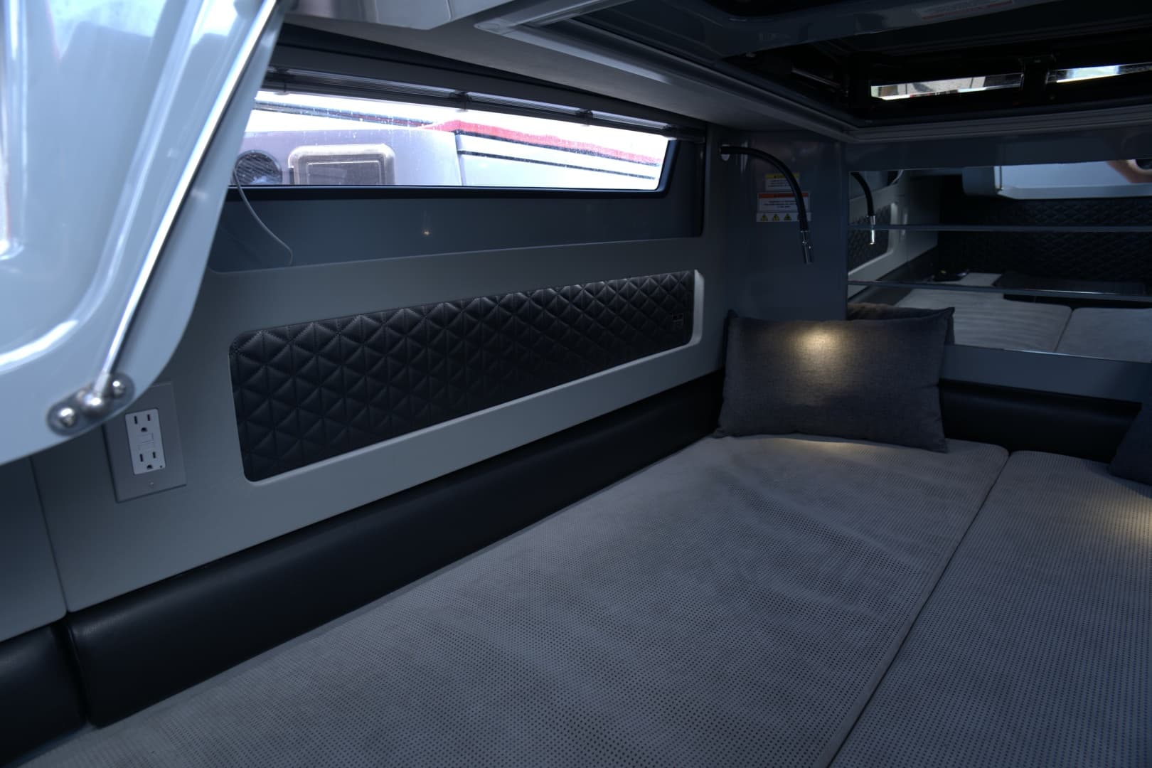 2023 Axopar 28 Brabus Shadow 500