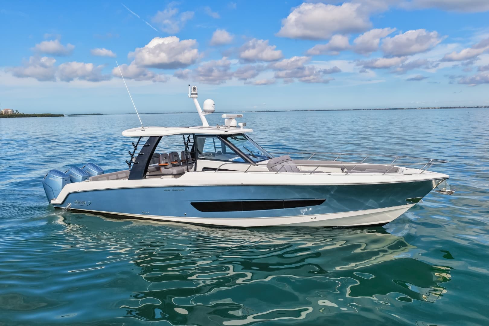 2023 Boston Whaler 