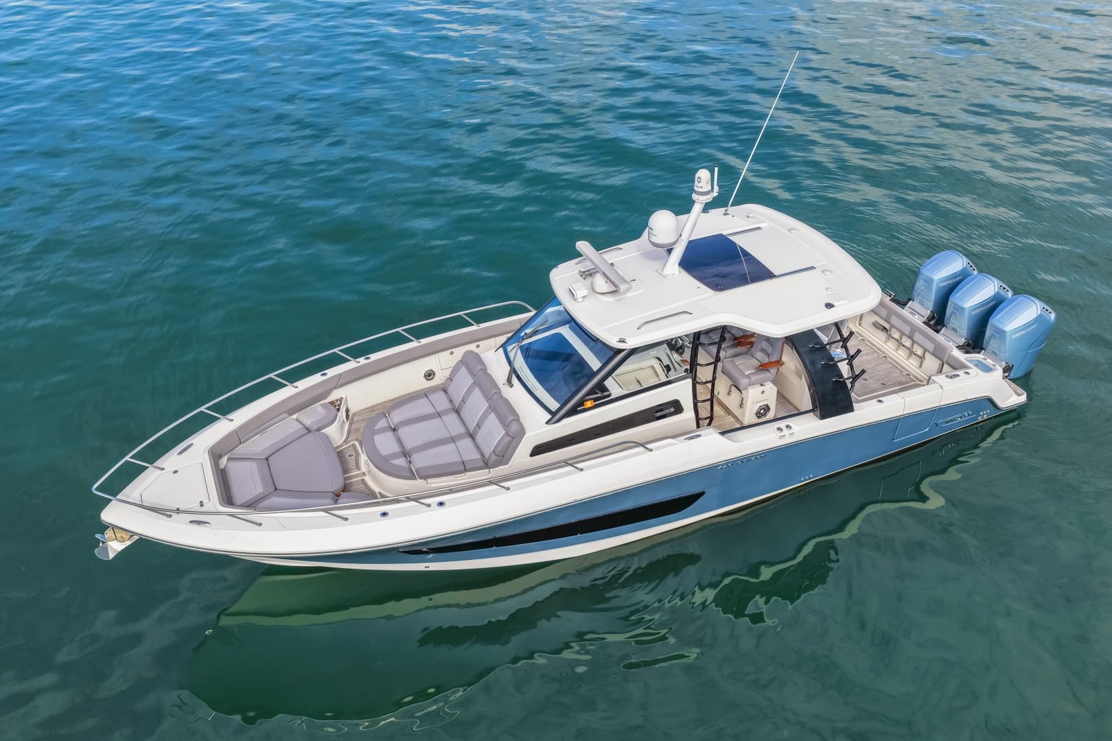 2023 Boston Whaler 