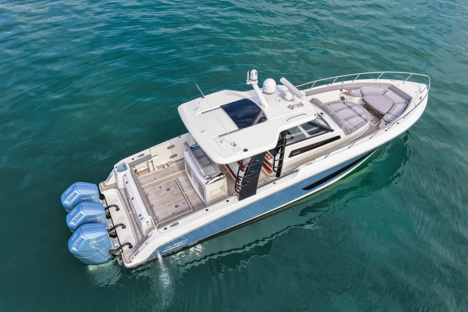 2023 Boston Whaler 