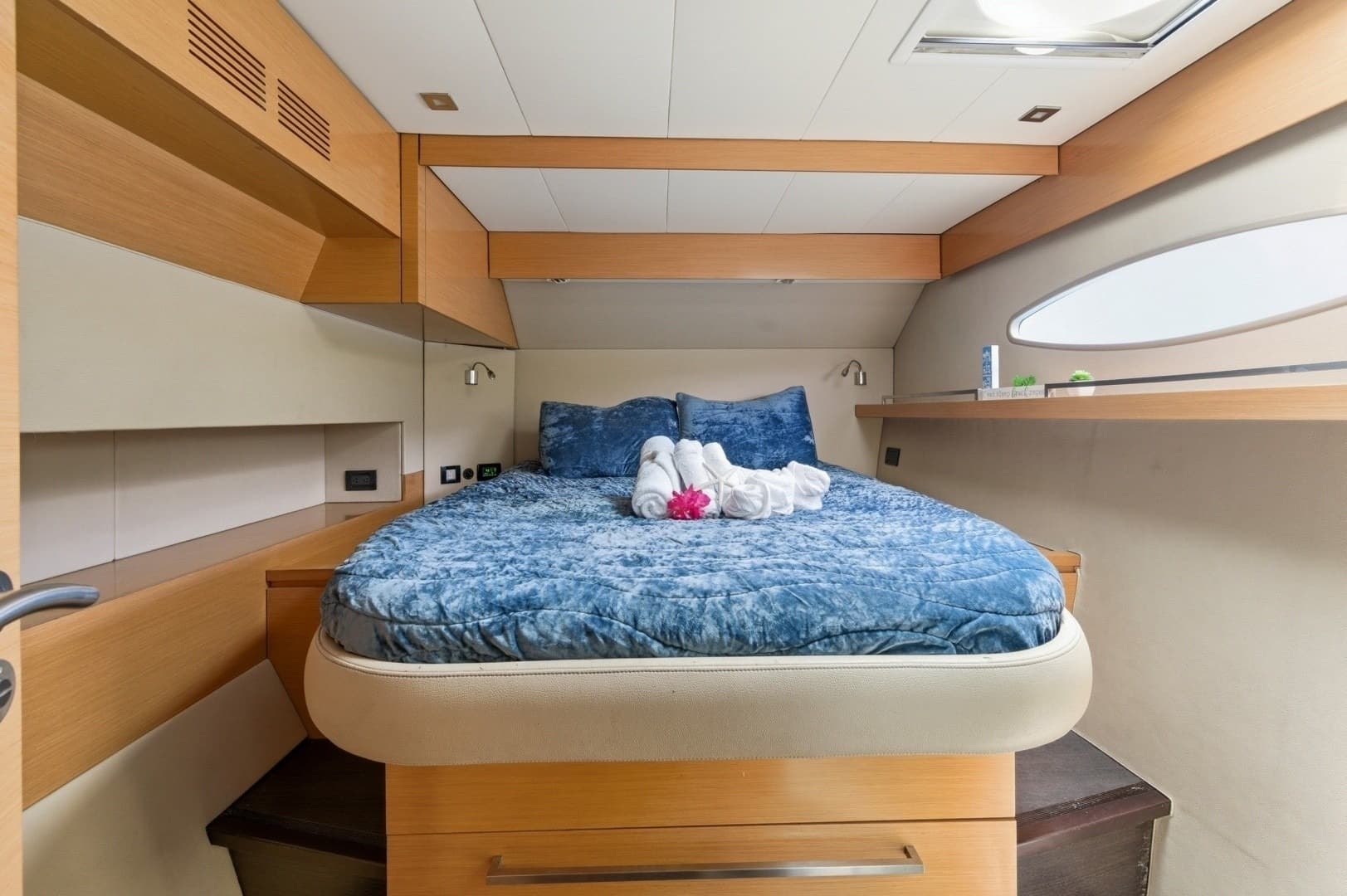 2013 Fountaine Pajot Sanya 57