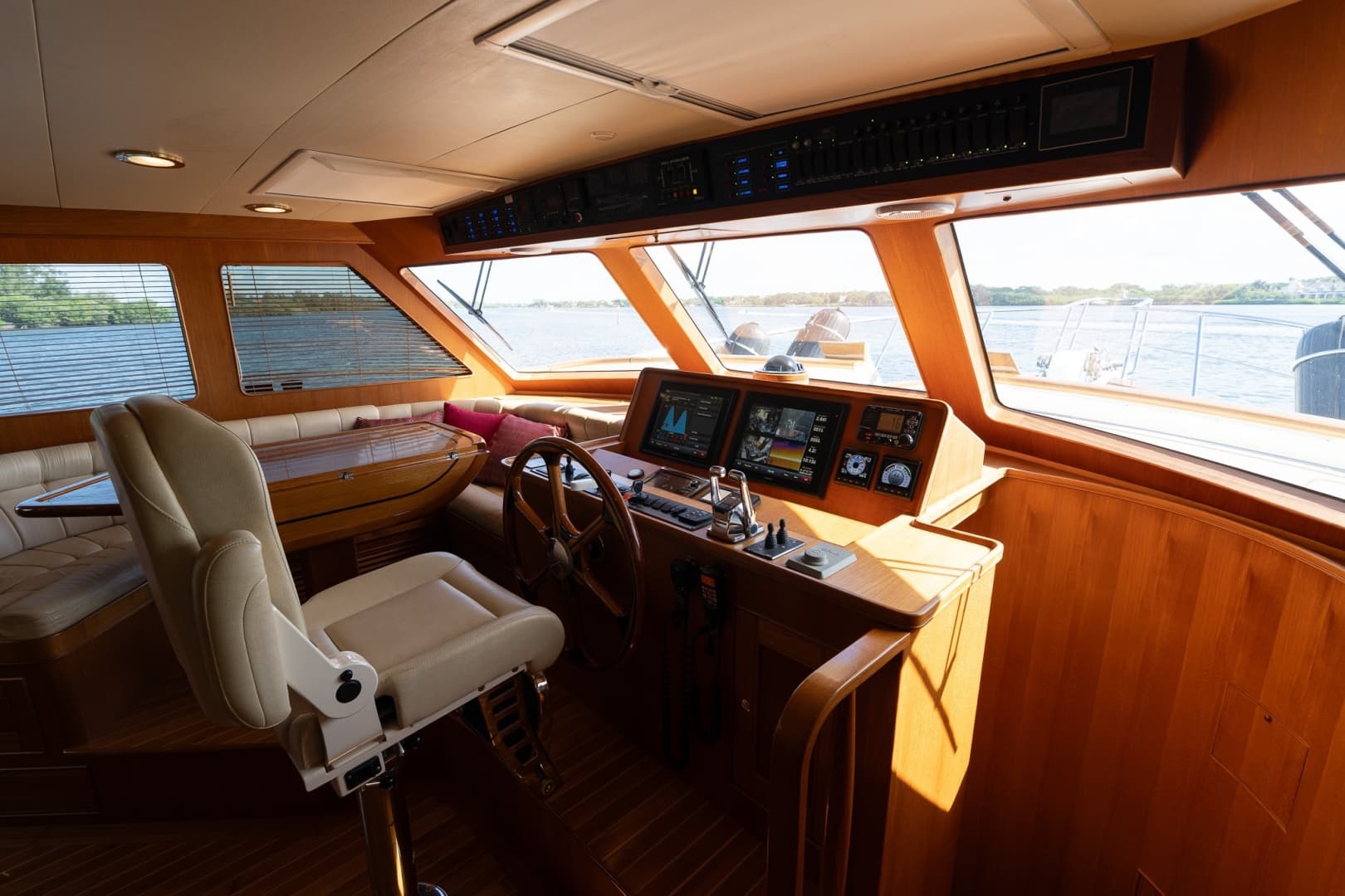PILOTHOUSE PORT
