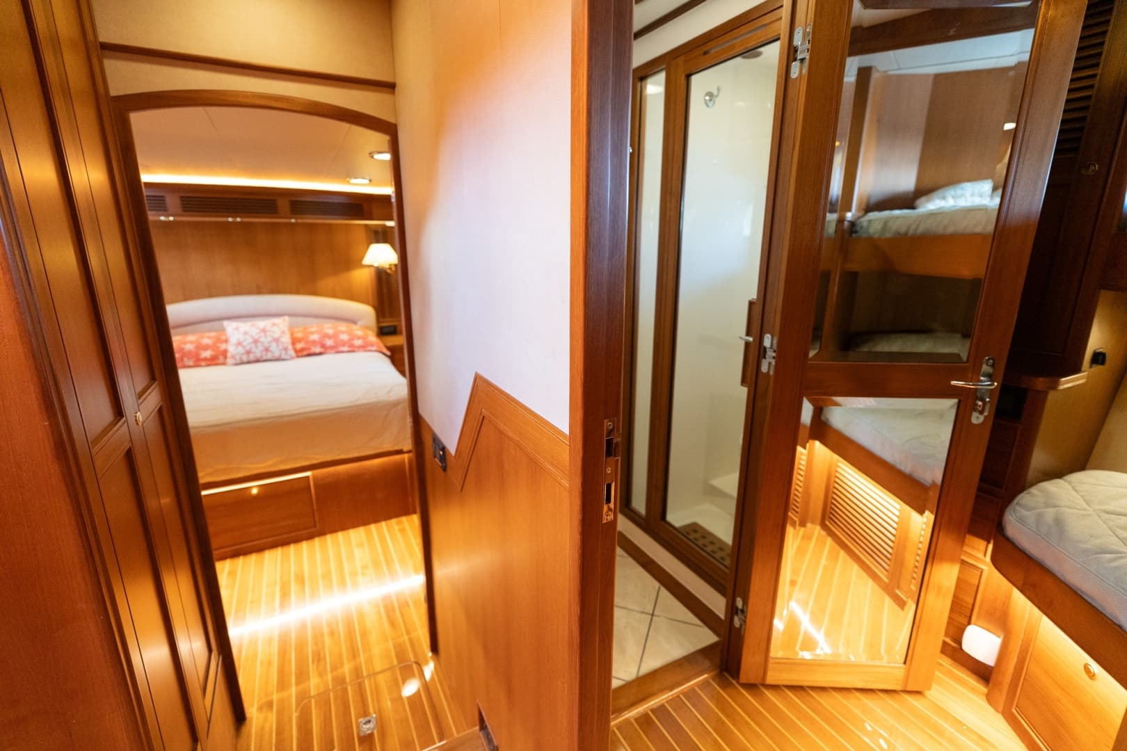 COMPANIONWAY PORT AFT