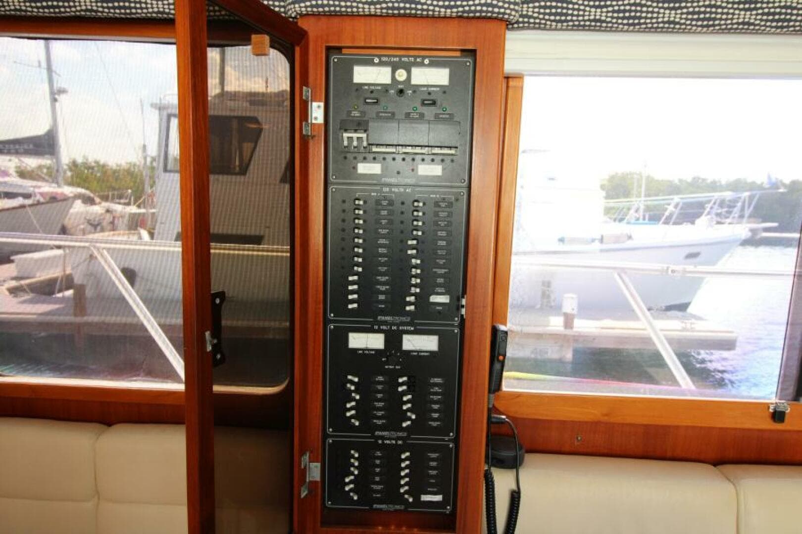 2000 Ricker 42 Classic