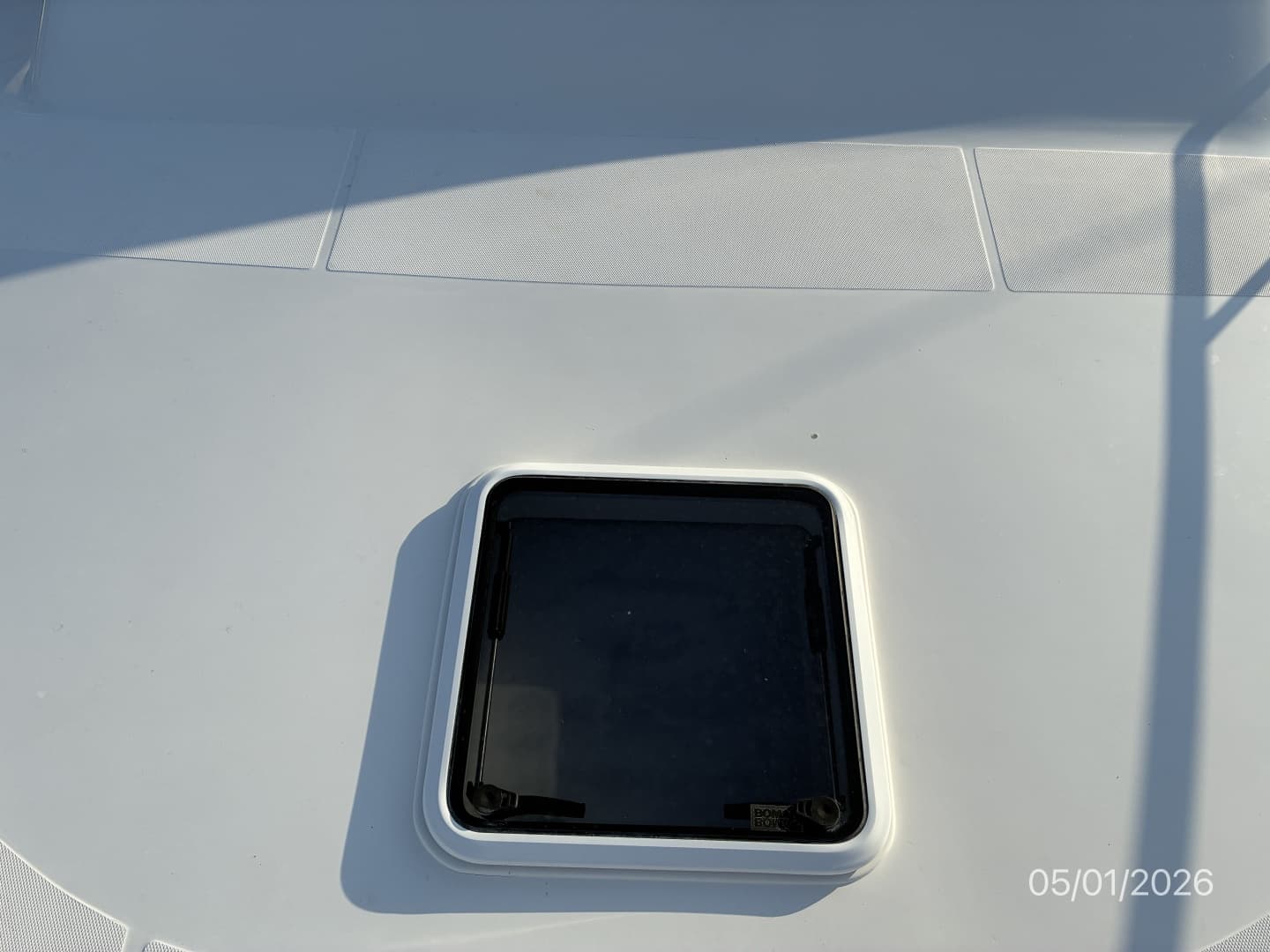 34' Luhrs Foredeck Hatch