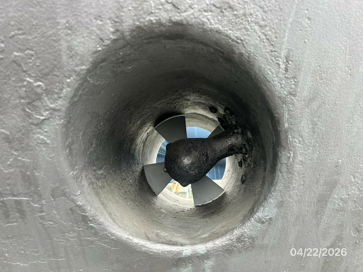 49' DeFever bowthruster port