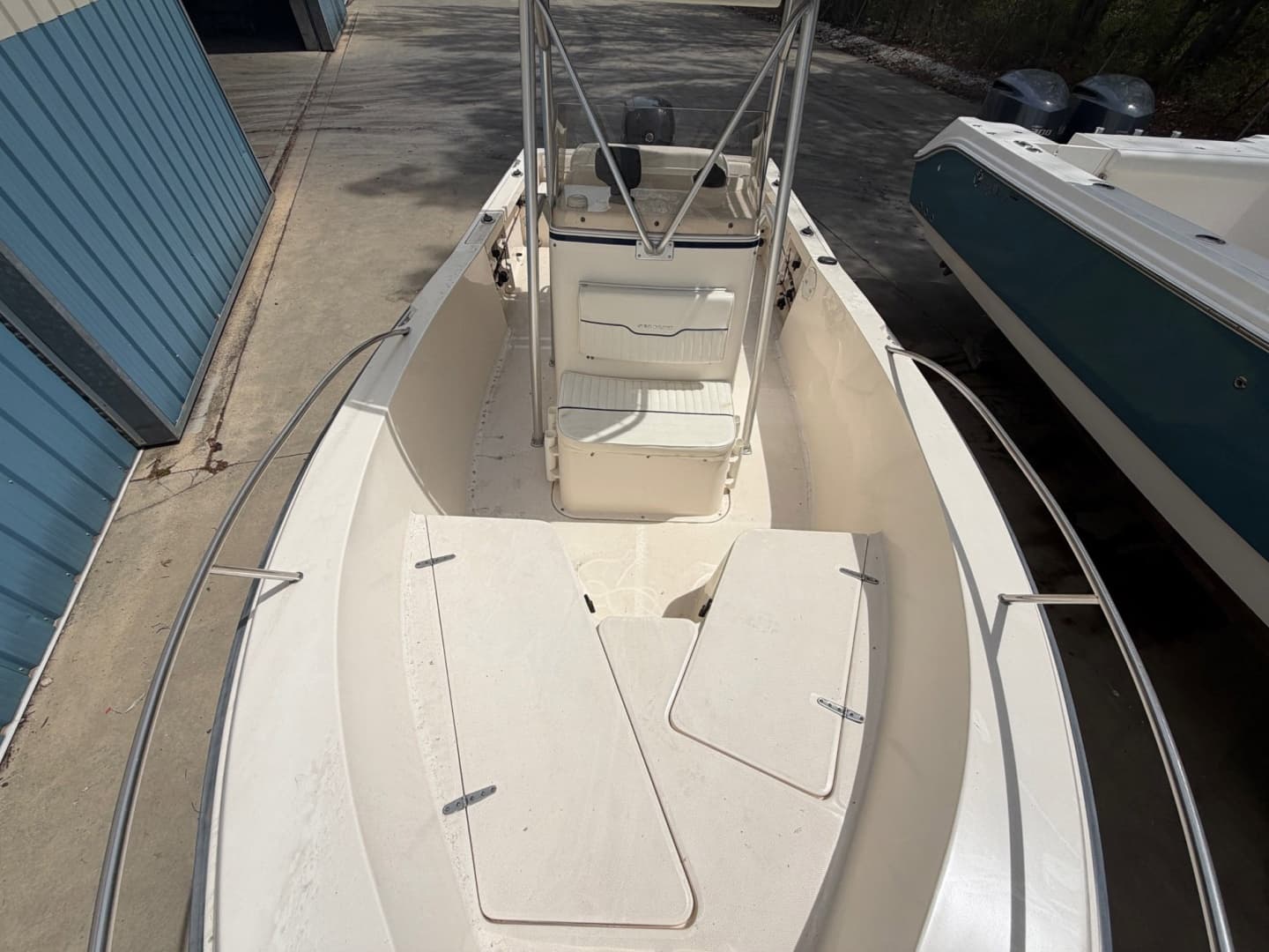 2004 Sea Hunt Triton 202