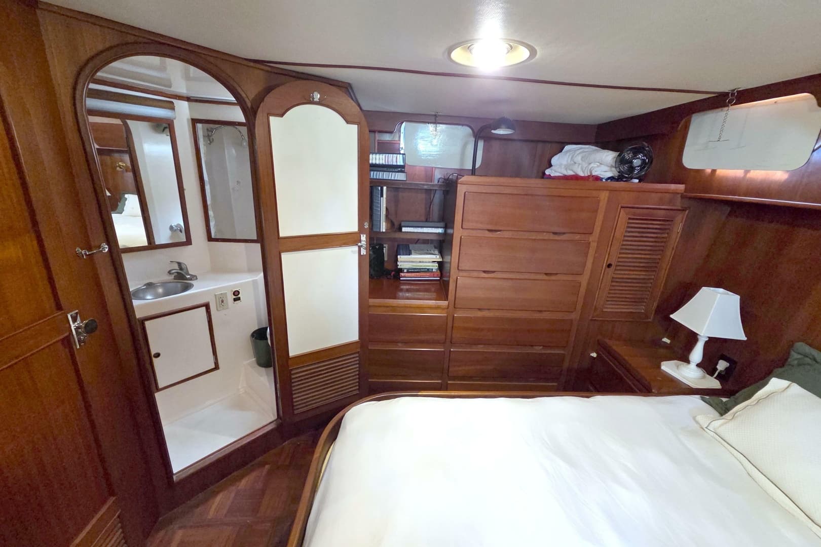 1984 Present Yachts 42 Sundeck