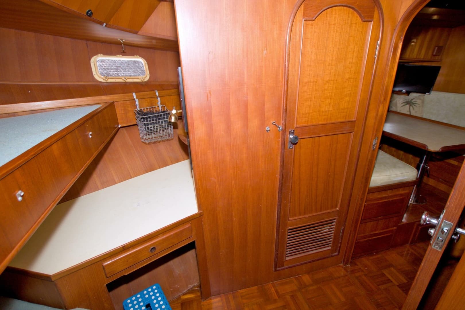 1984 Present Yachts 42 Sundeck