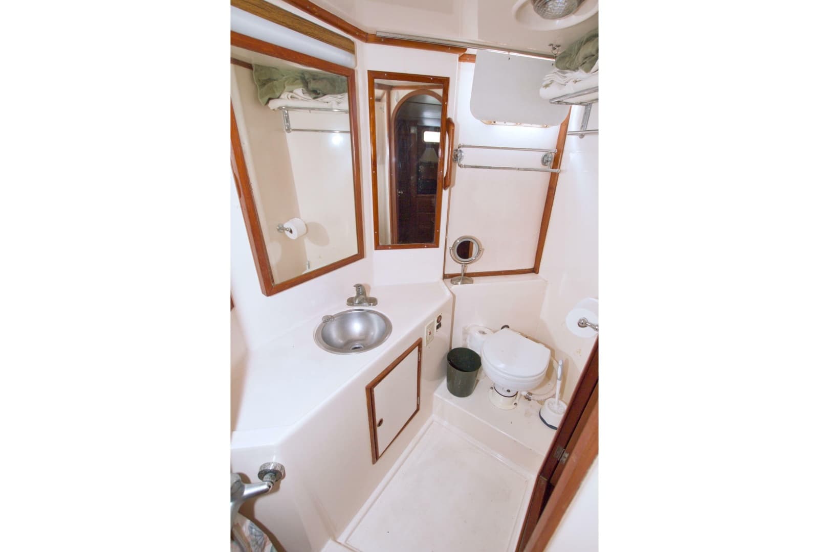 1984 Present Yachts 42 Sundeck