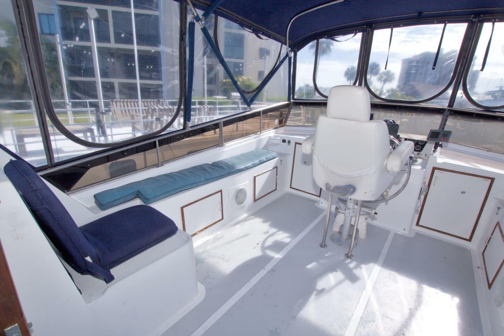 1984 Present Yachts 42 Sundeck