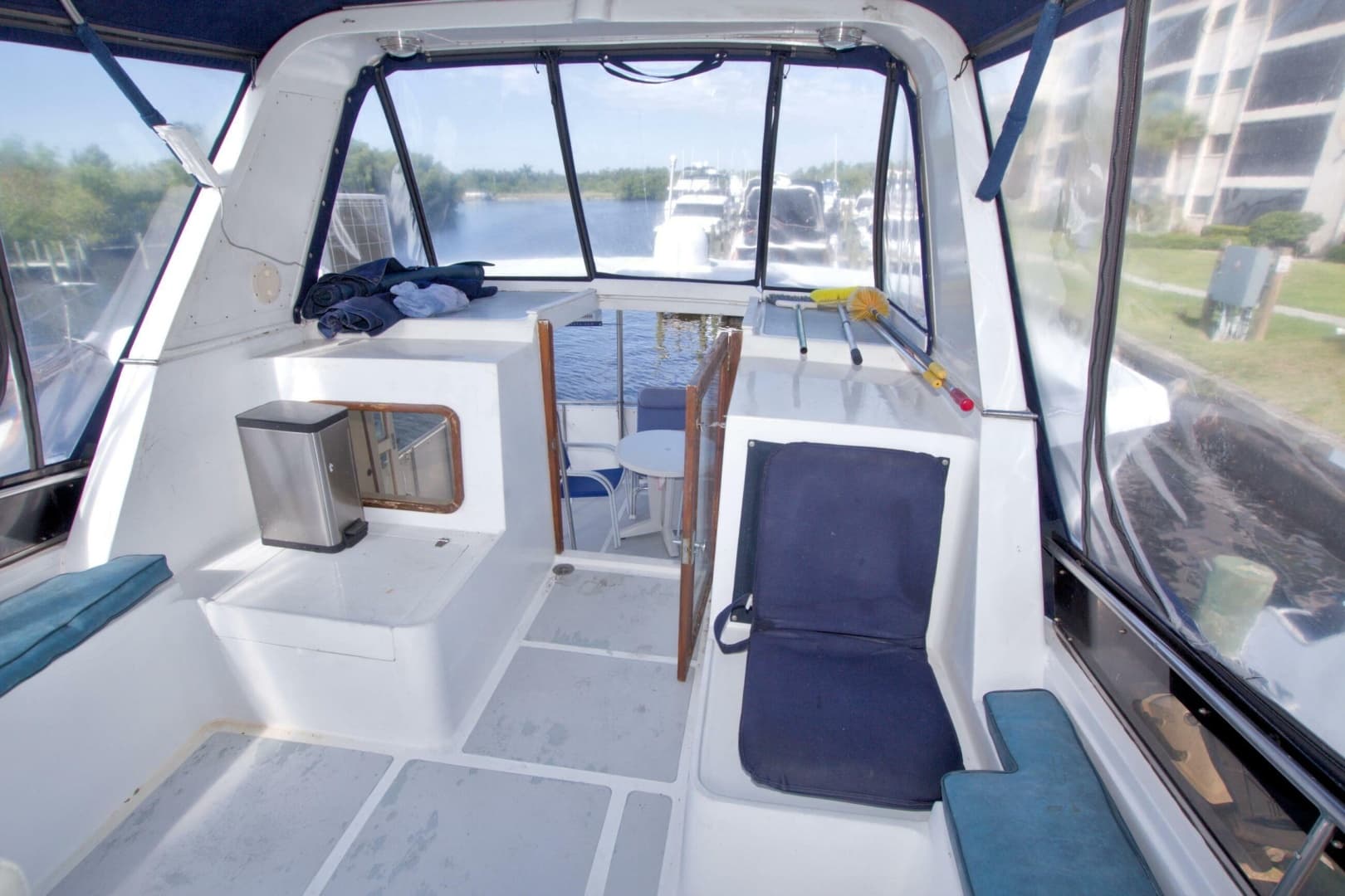 1984 Present Yachts 42 Sundeck