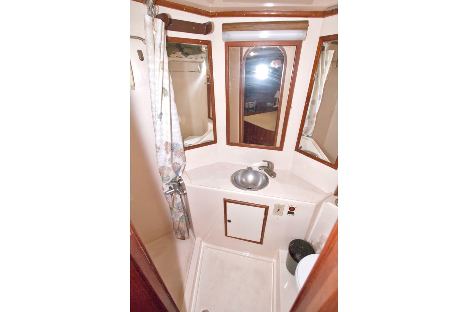 1984 Present Yachts 42 Sundeck