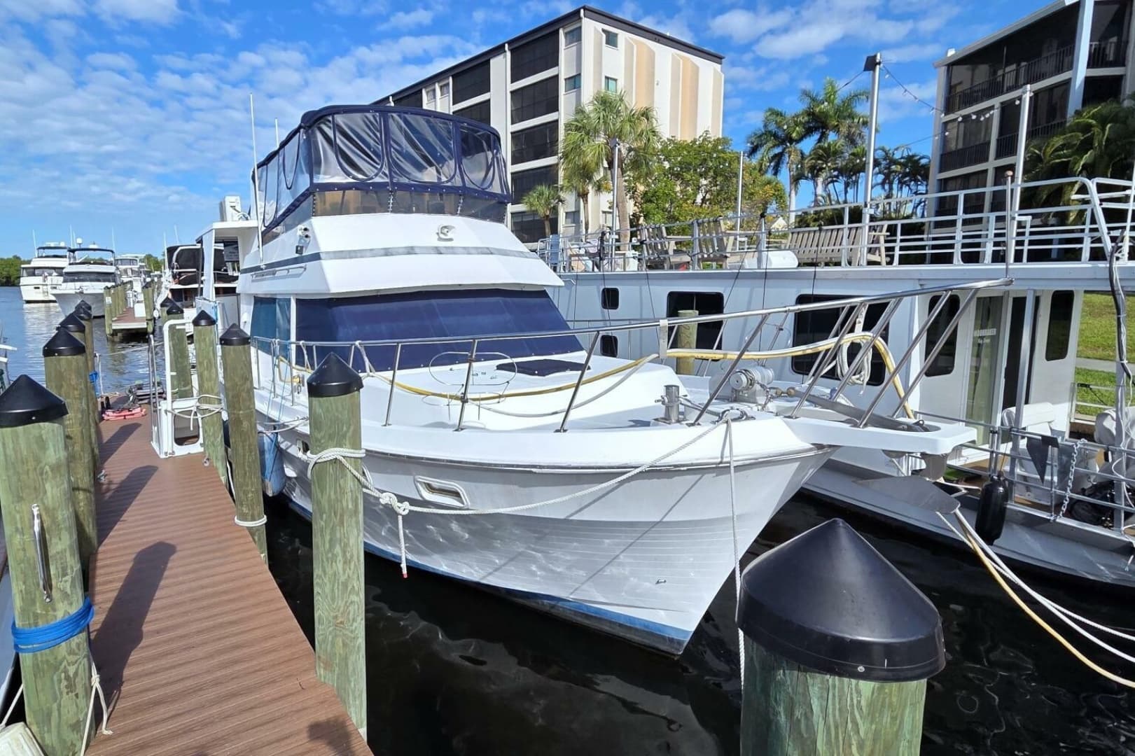 1984 Present Yachts 42 Sundeck