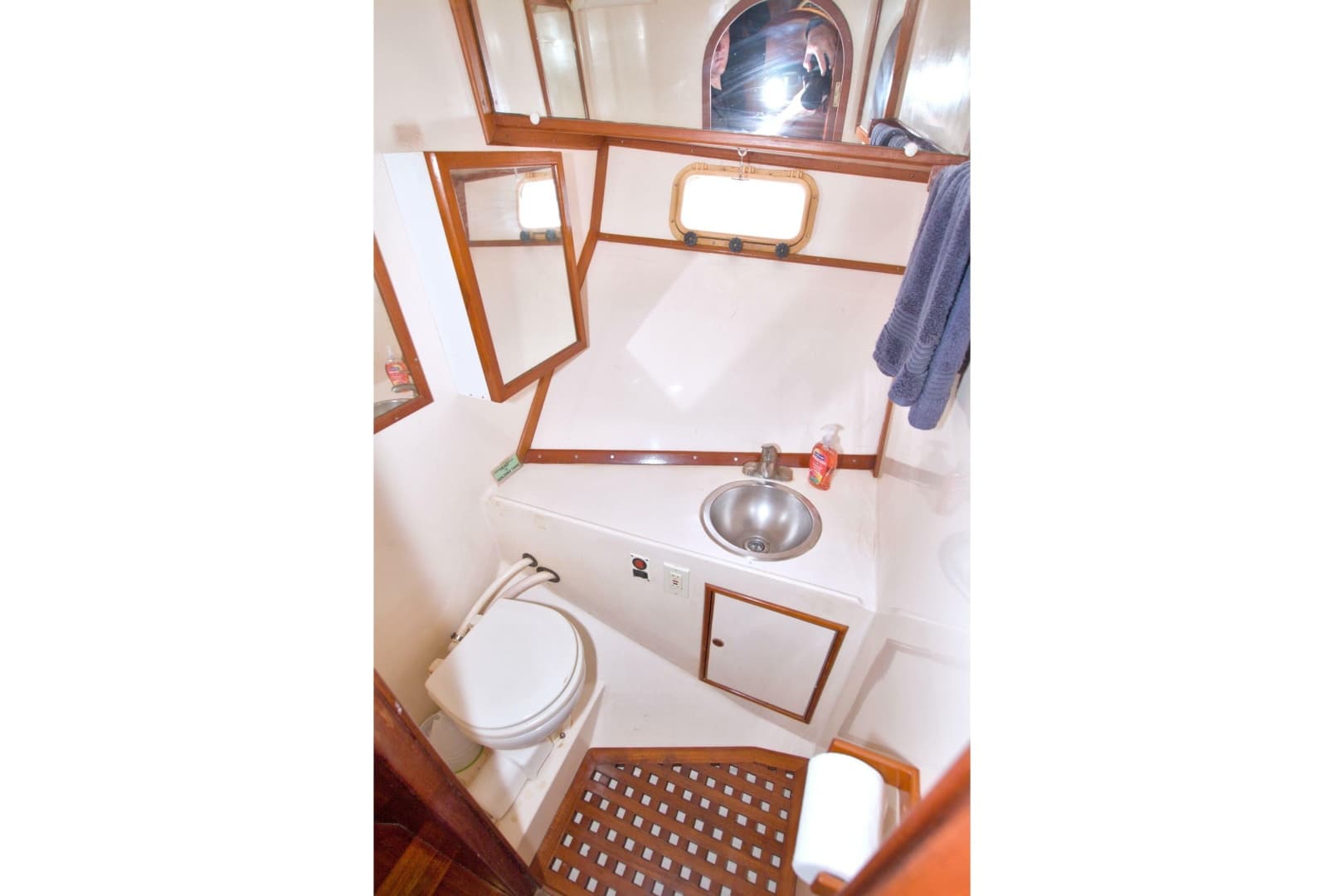 1984 Present Yachts 42 Sundeck