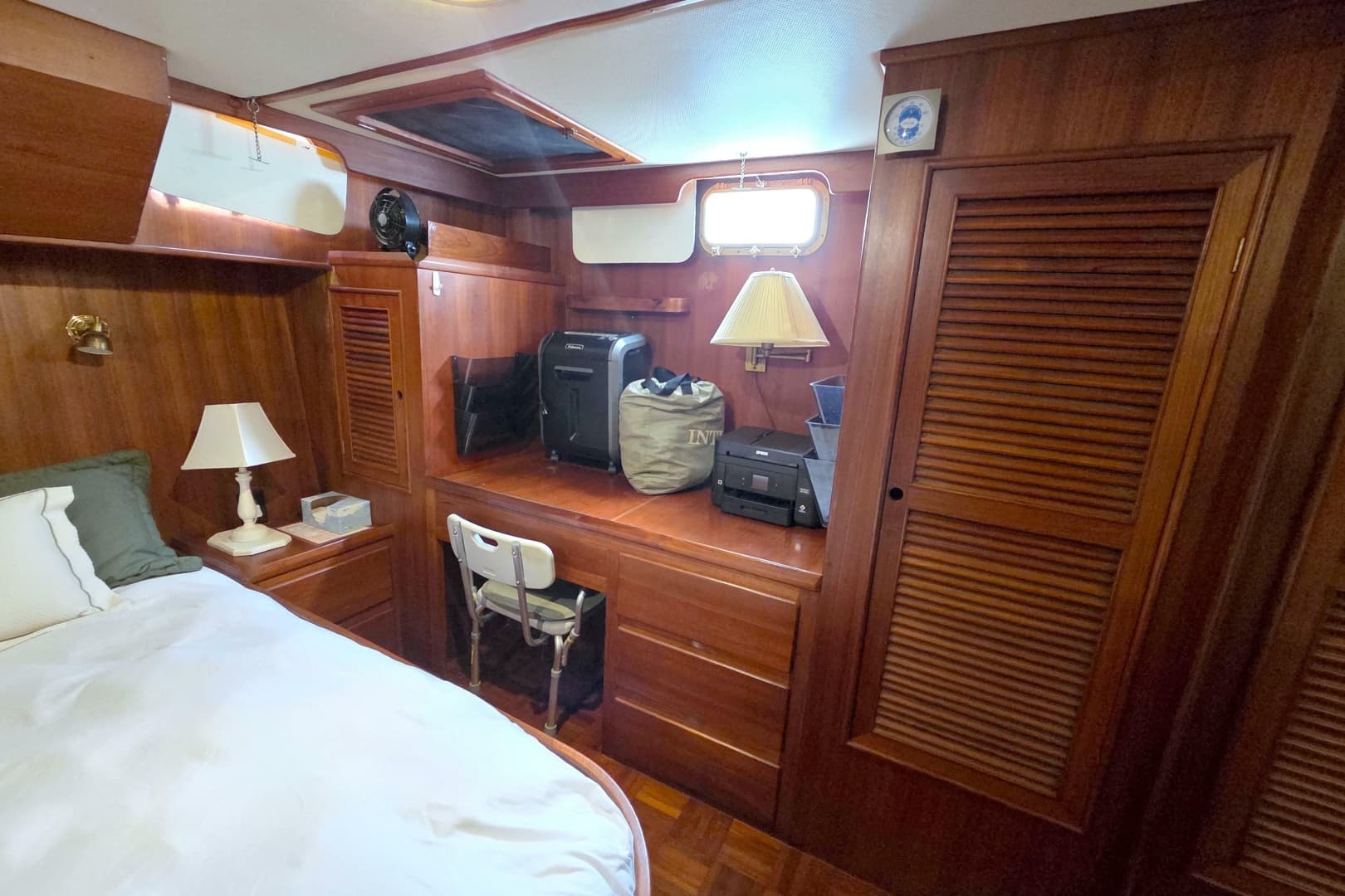 1984 Present Yachts 42 Sundeck