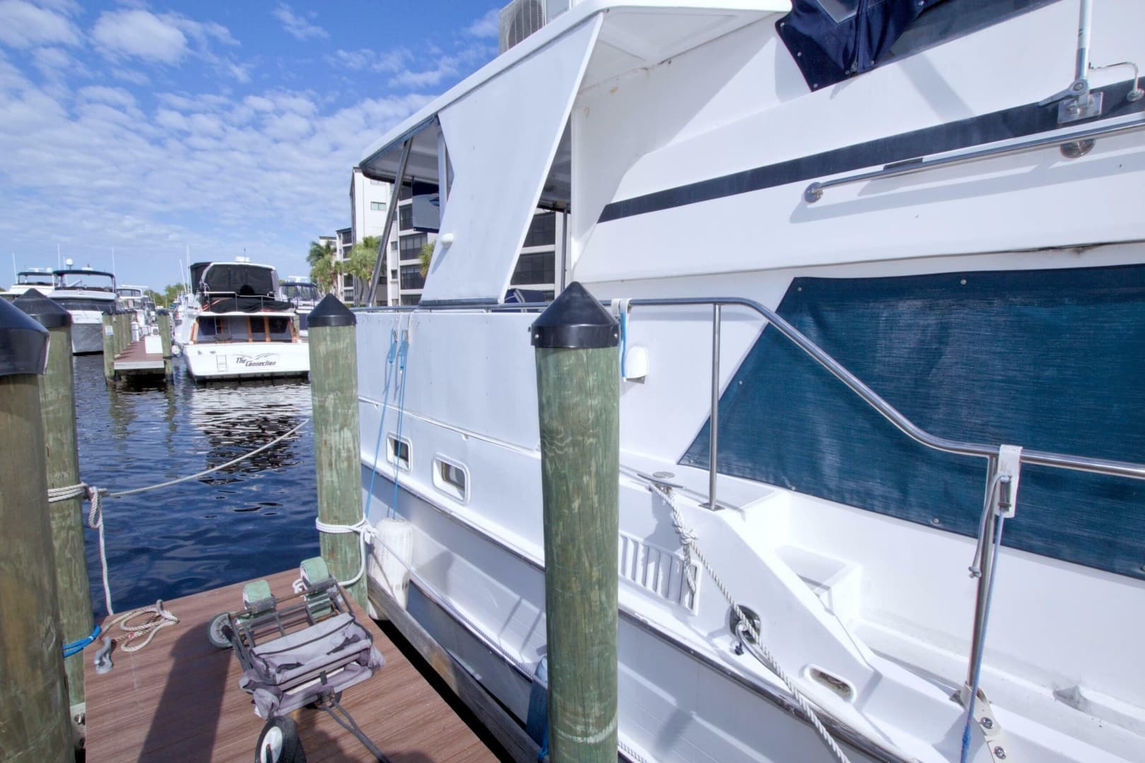 1984 Present Yachts 42 Sundeck