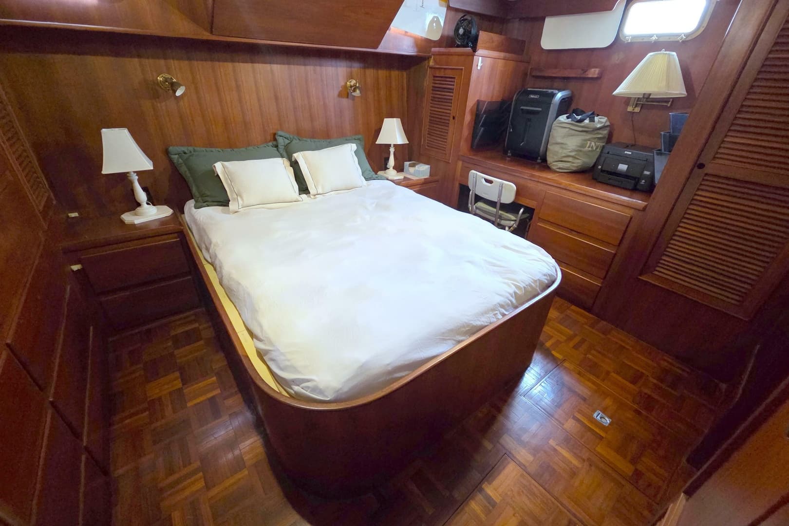 1984 Present Yachts 42 Sundeck