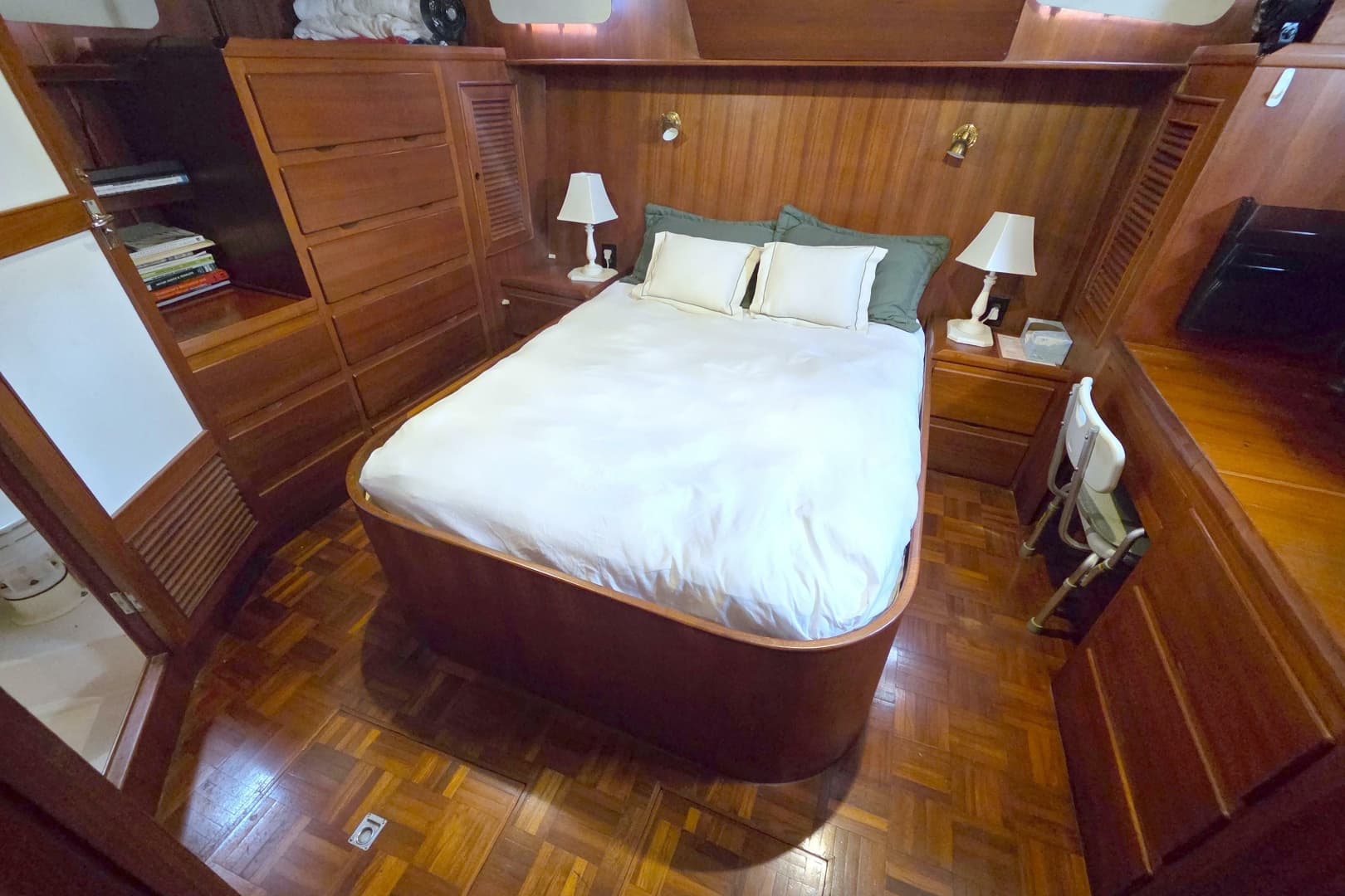 1984 Present Yachts 42 Sundeck