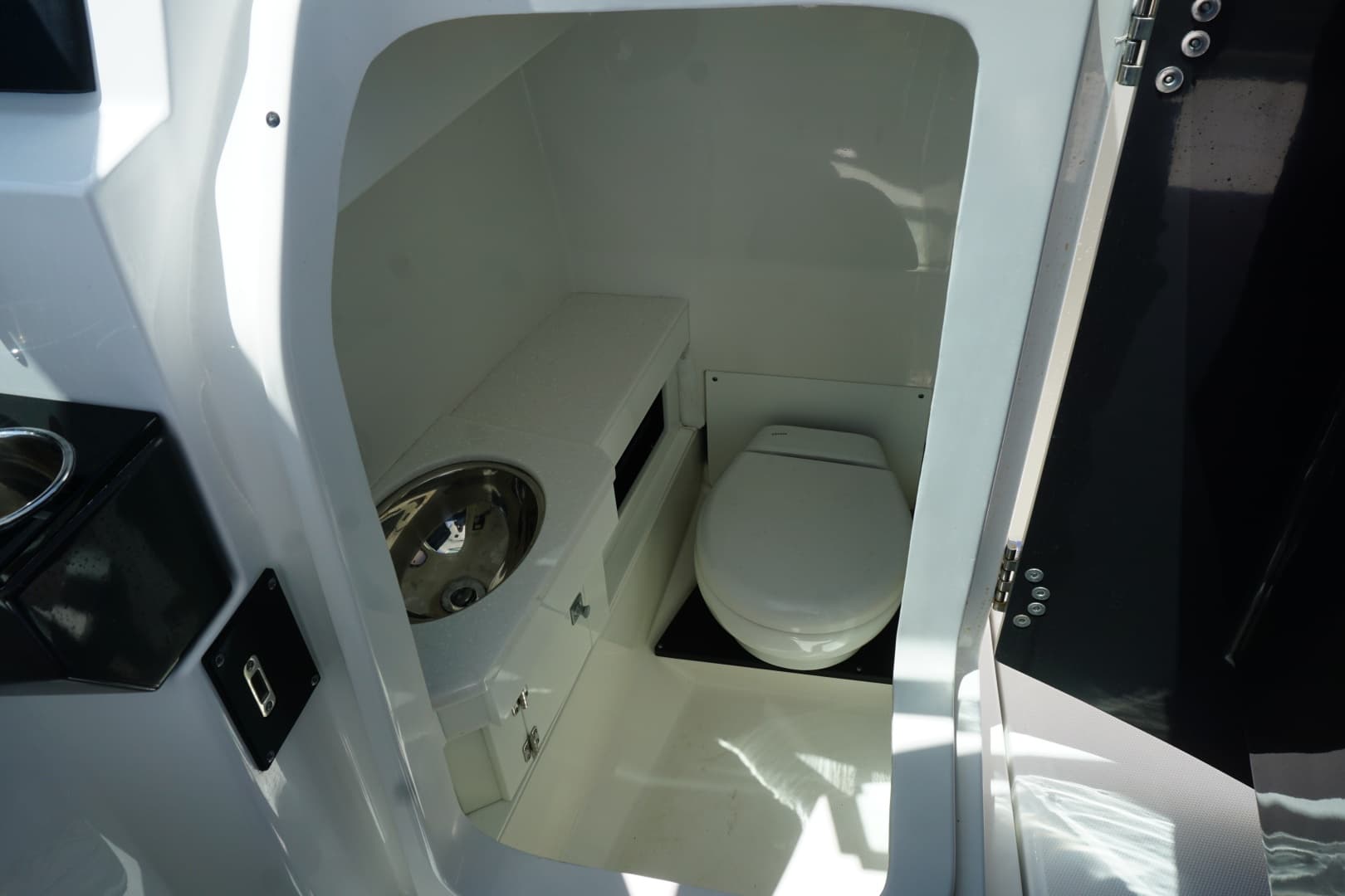 2023 27 Blackfin 272 DC Head Compartment (2)