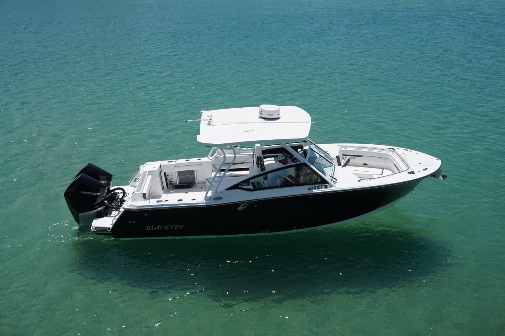 2023 27 Blackfin 272 DC Starboard Profile (28)