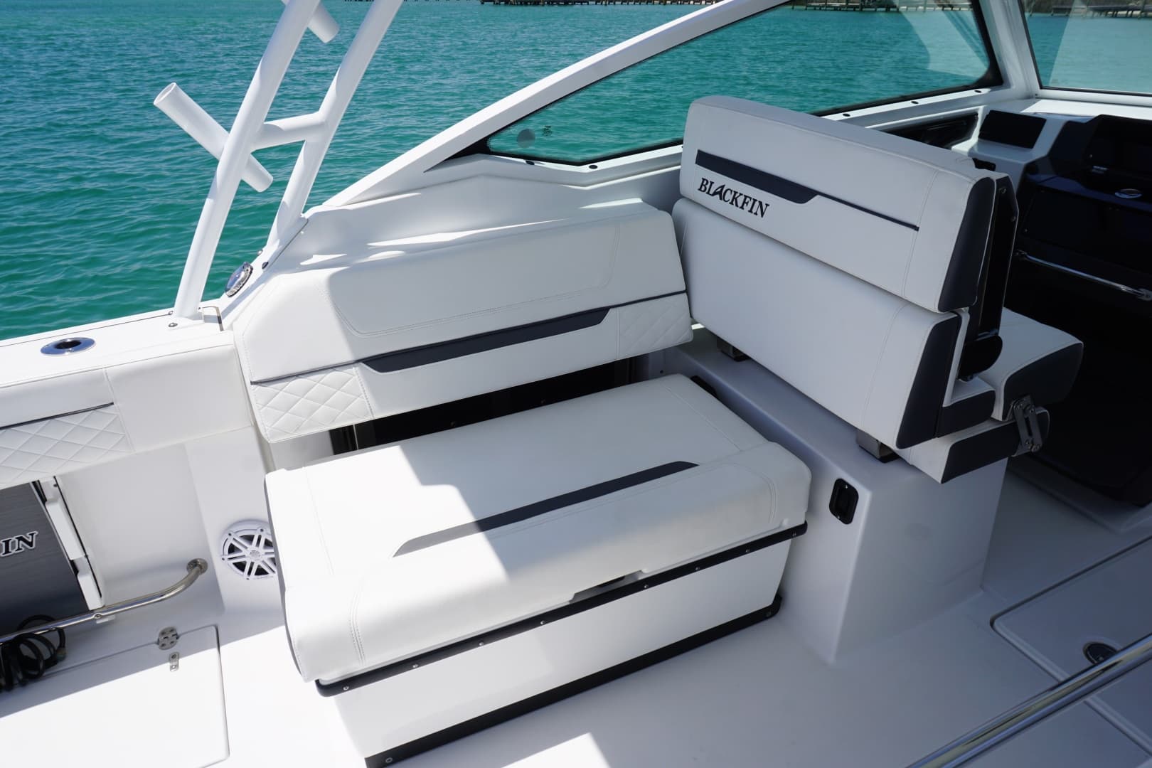 2023 27 Blackfin 272 DC Port Seating (1)