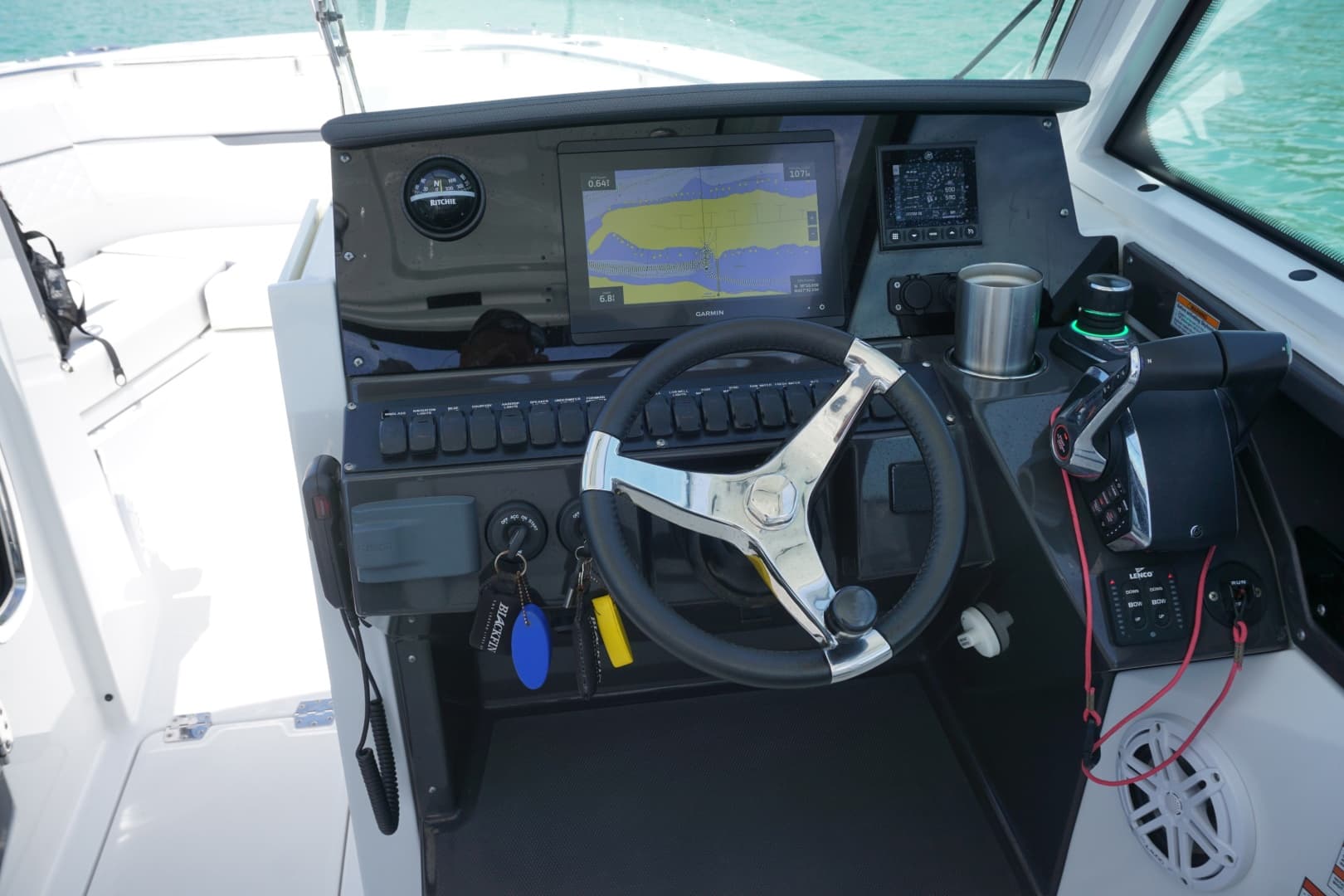 2023 27 Blackfin 272 DC Helm (4)