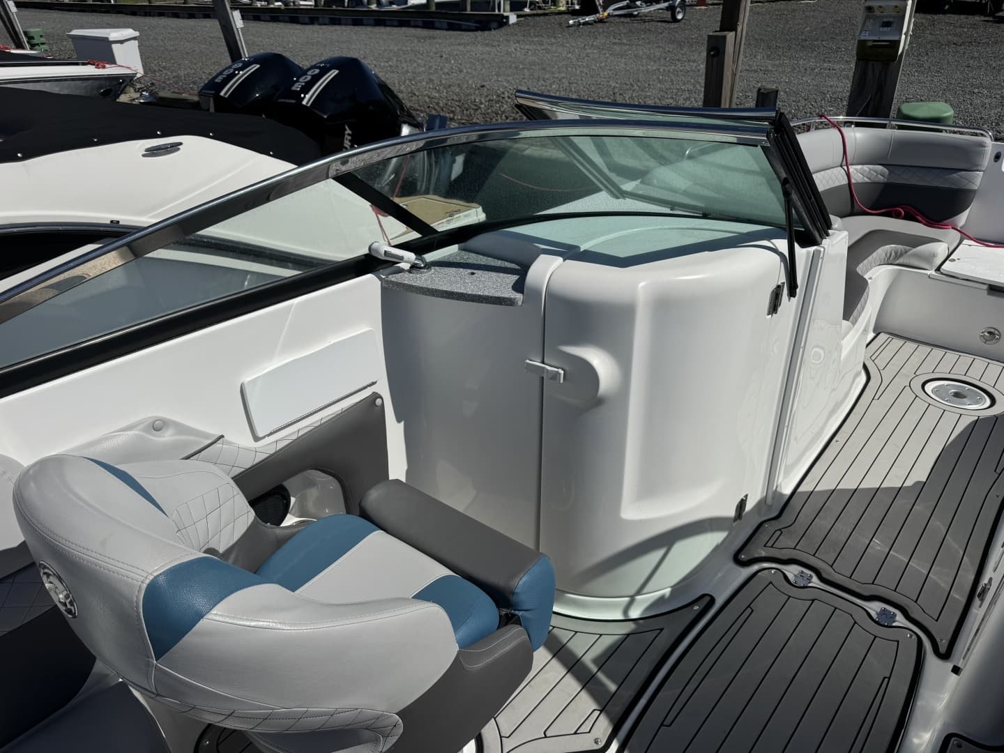 2019 Hurricane SunDeck 2486 OB