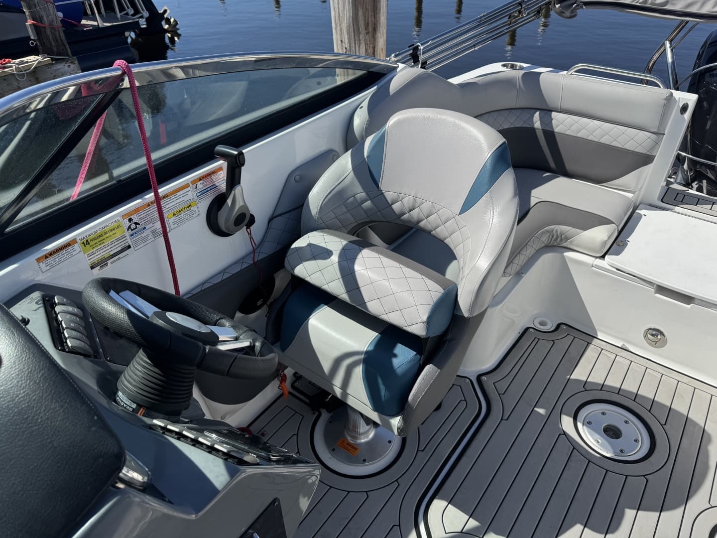 2019 Hurricane SunDeck 2486 OB