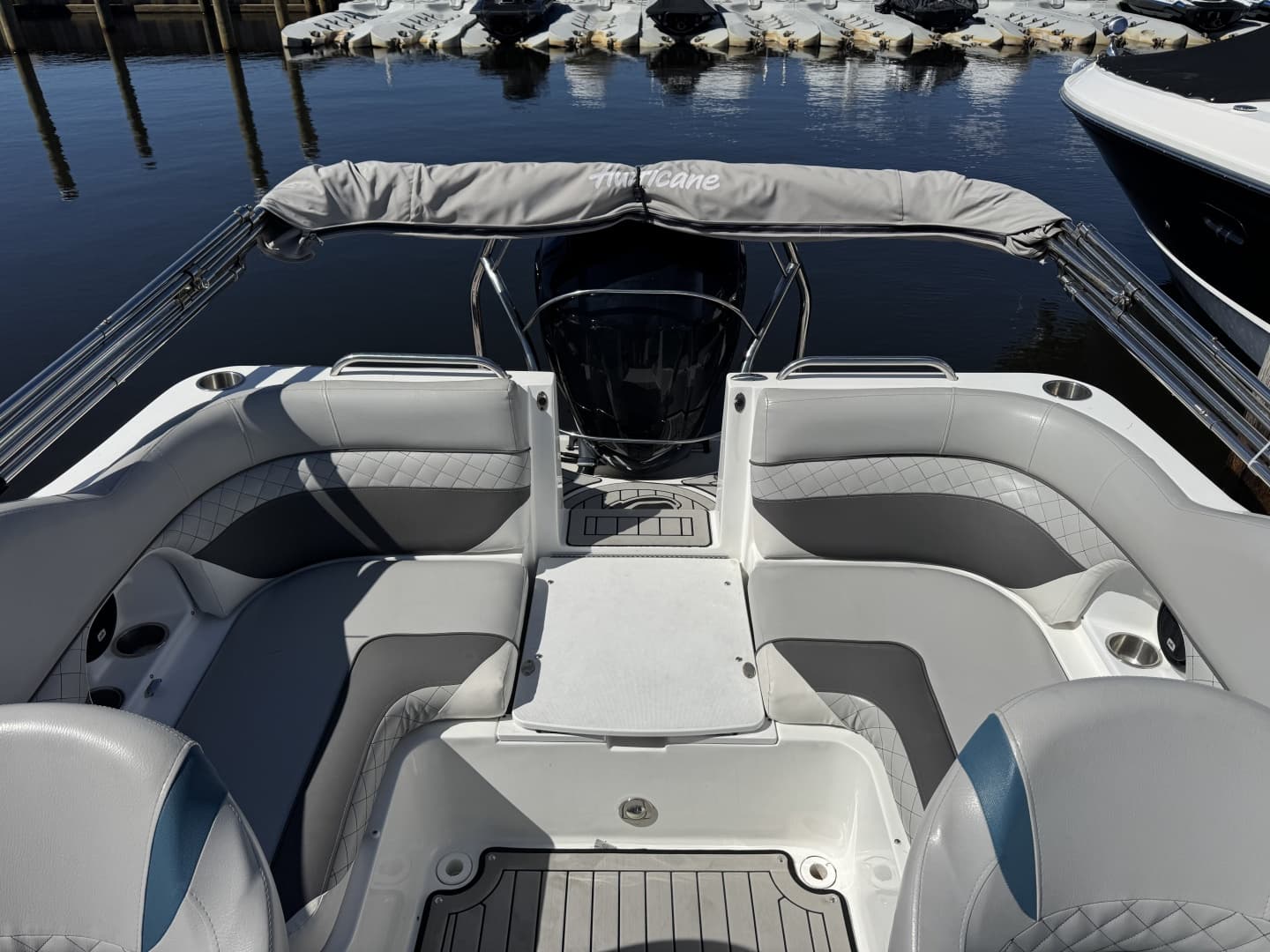2019 Hurricane SunDeck 2486 OB