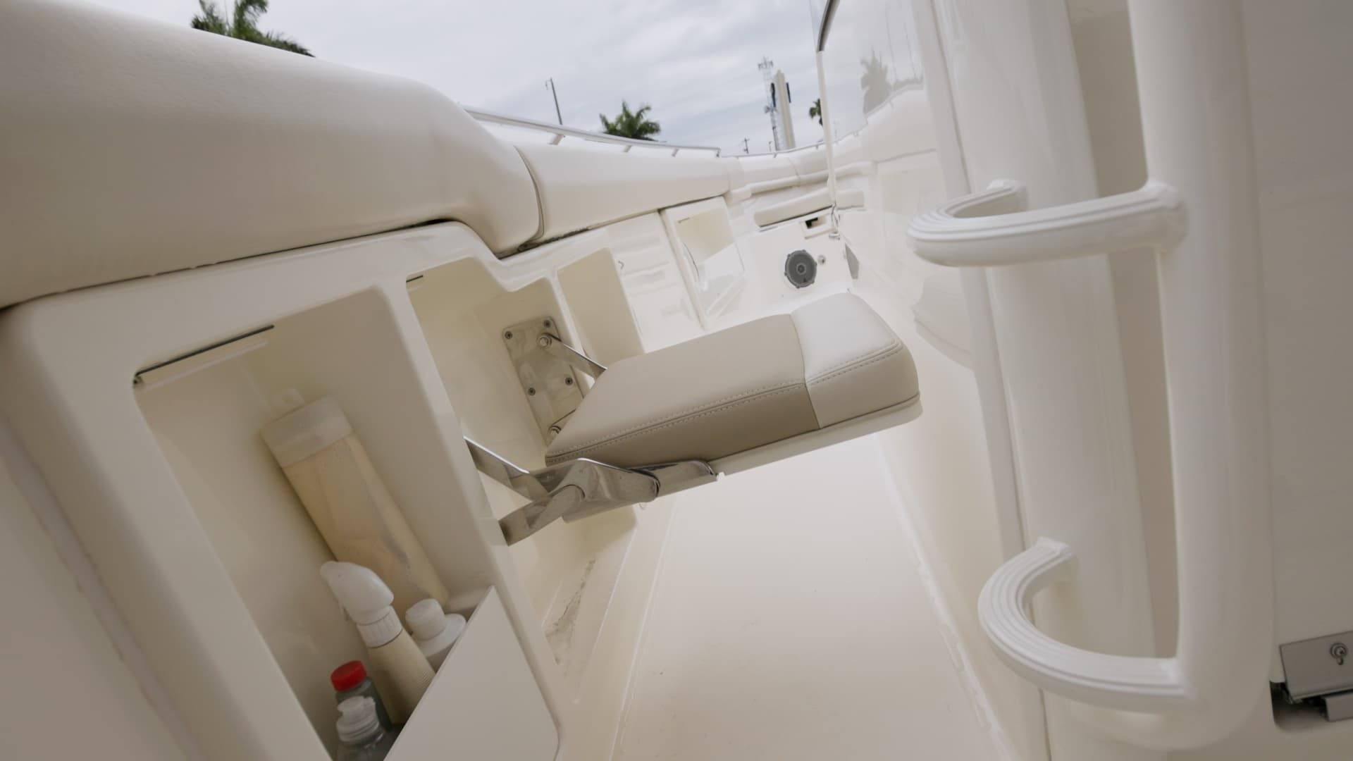 2018 Boston Whaler 380 Outrage
