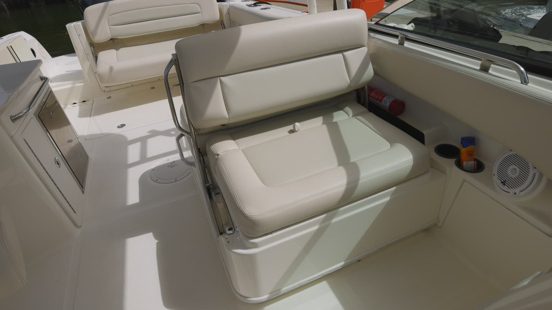 2014 Pre Owned BW 270 Vantage .00_01_06_00.Still008