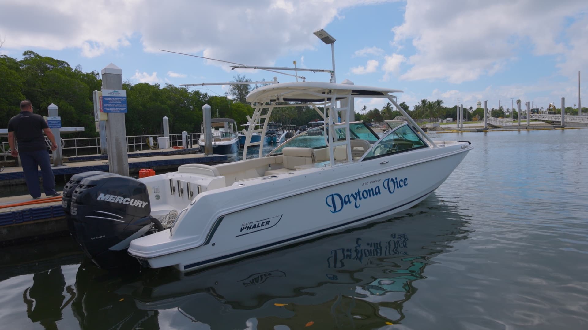 2014 Pre Owned BW 270 Vantage .00_01_17_20.Still003