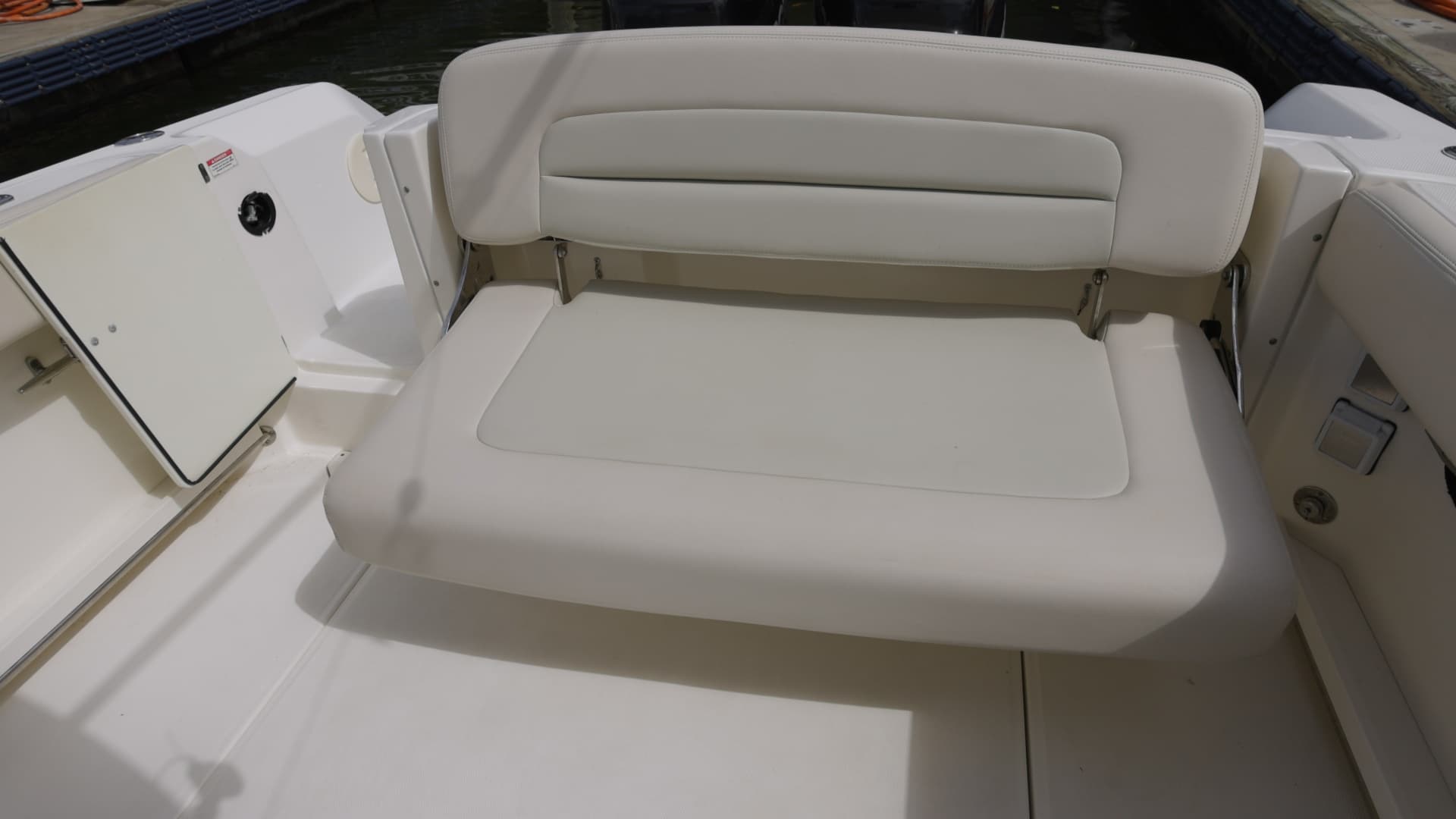 2014 Pre Owned BW 270 Vantage .00_00_53_01.Still014