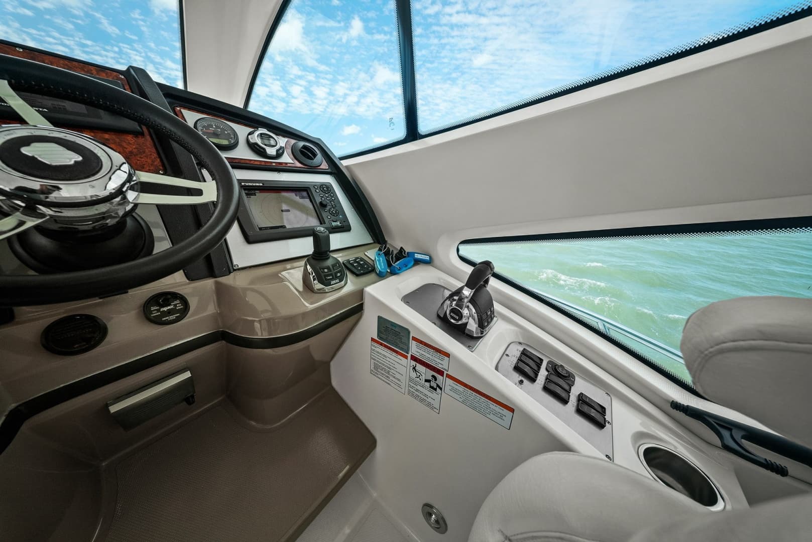 2012 Cruisers Yachts 540 Coupe