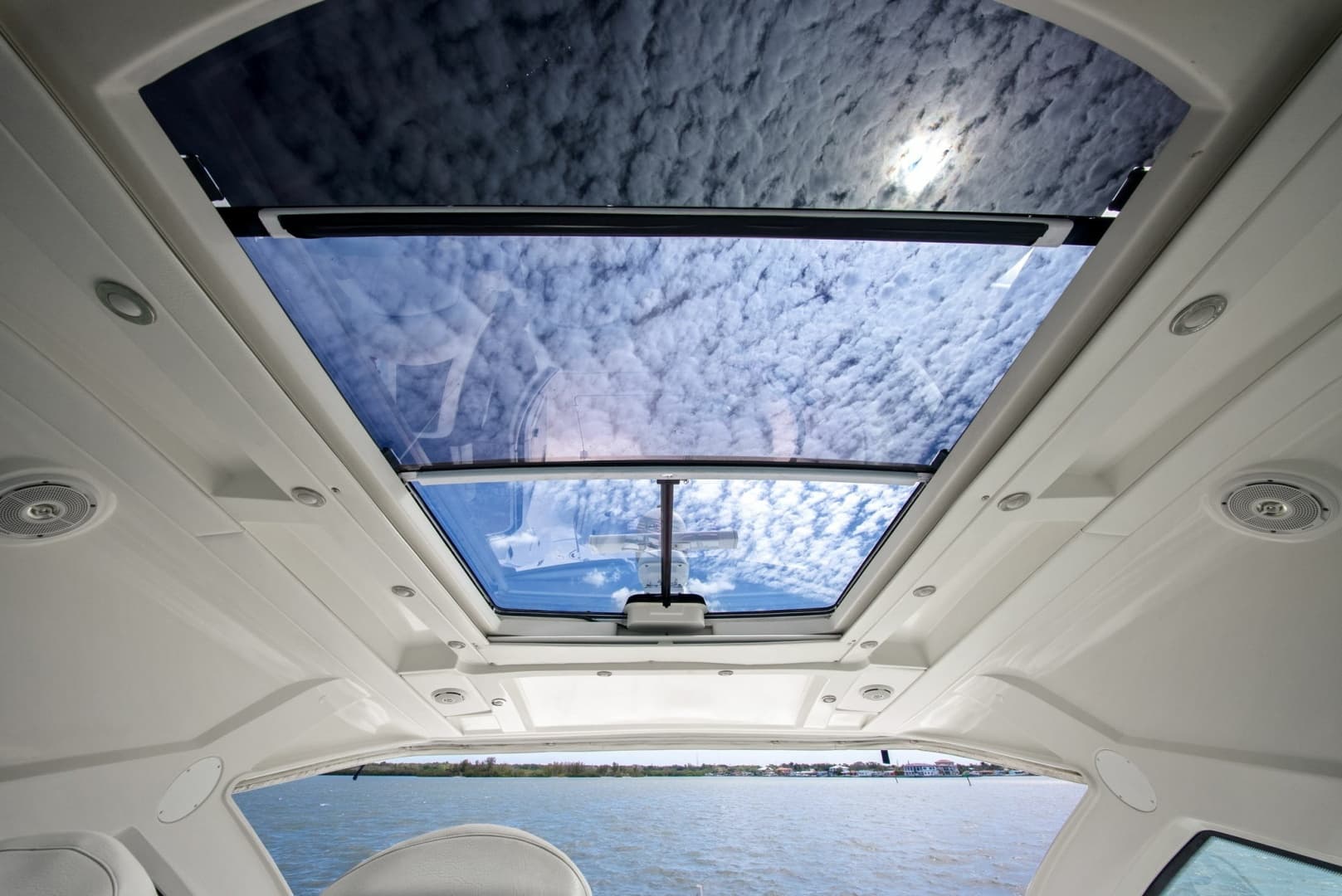 2012 Cruisers Yachts 540 Coupe