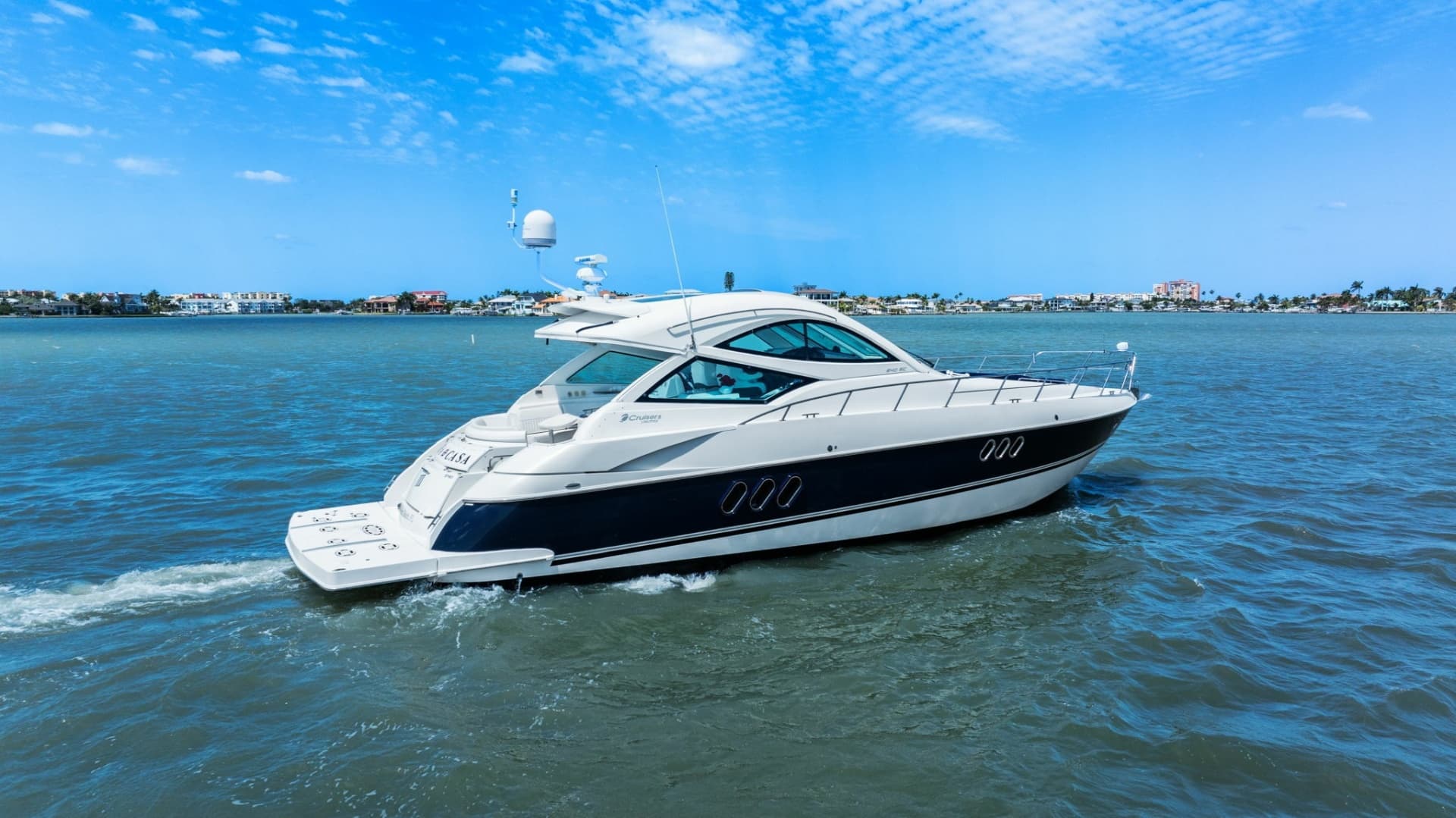2012 Cruisers Yachts 540 Coupe