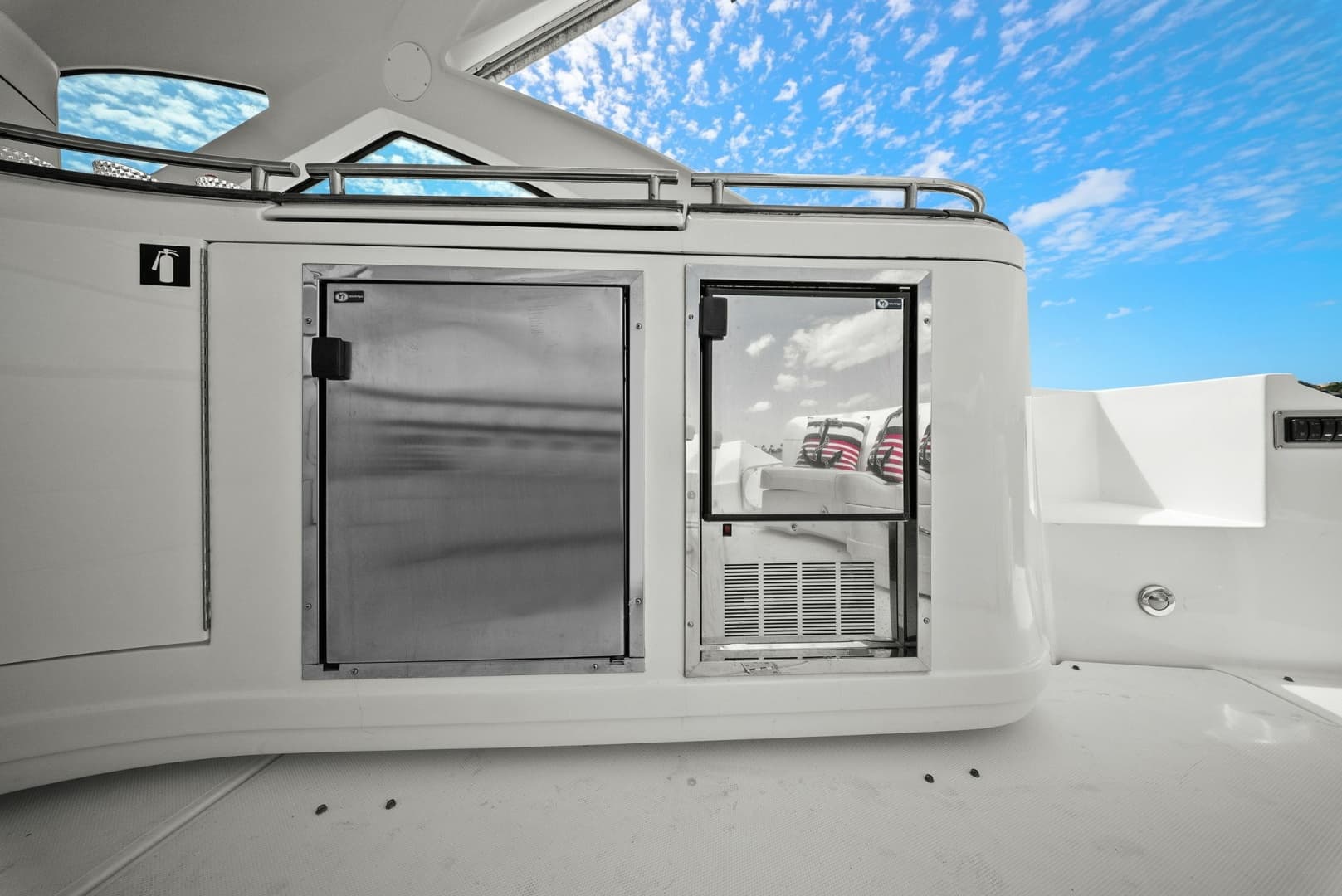 2012 Cruisers Yachts 540 Coupe