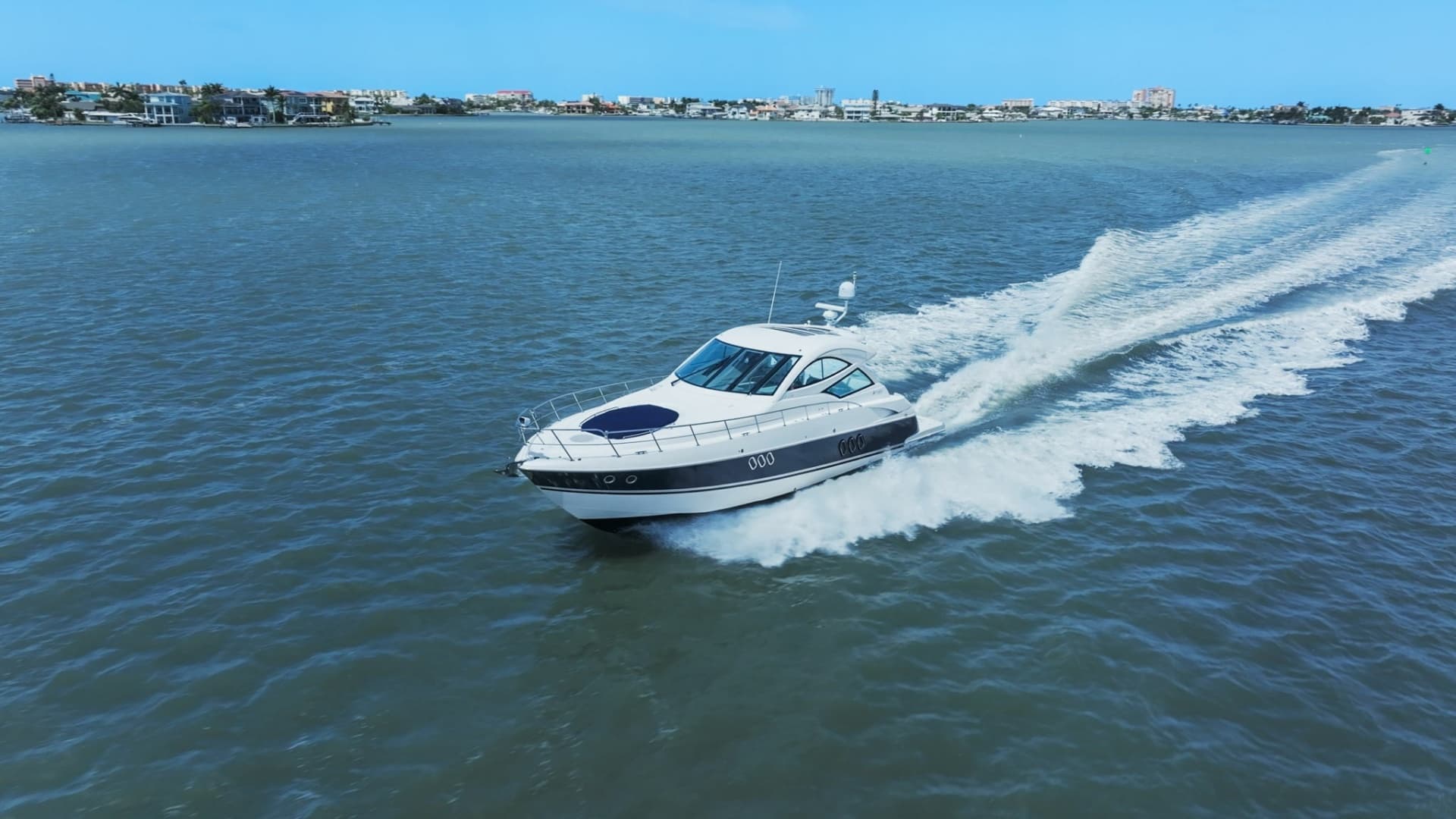 2012 Cruisers Yachts 540 Coupe