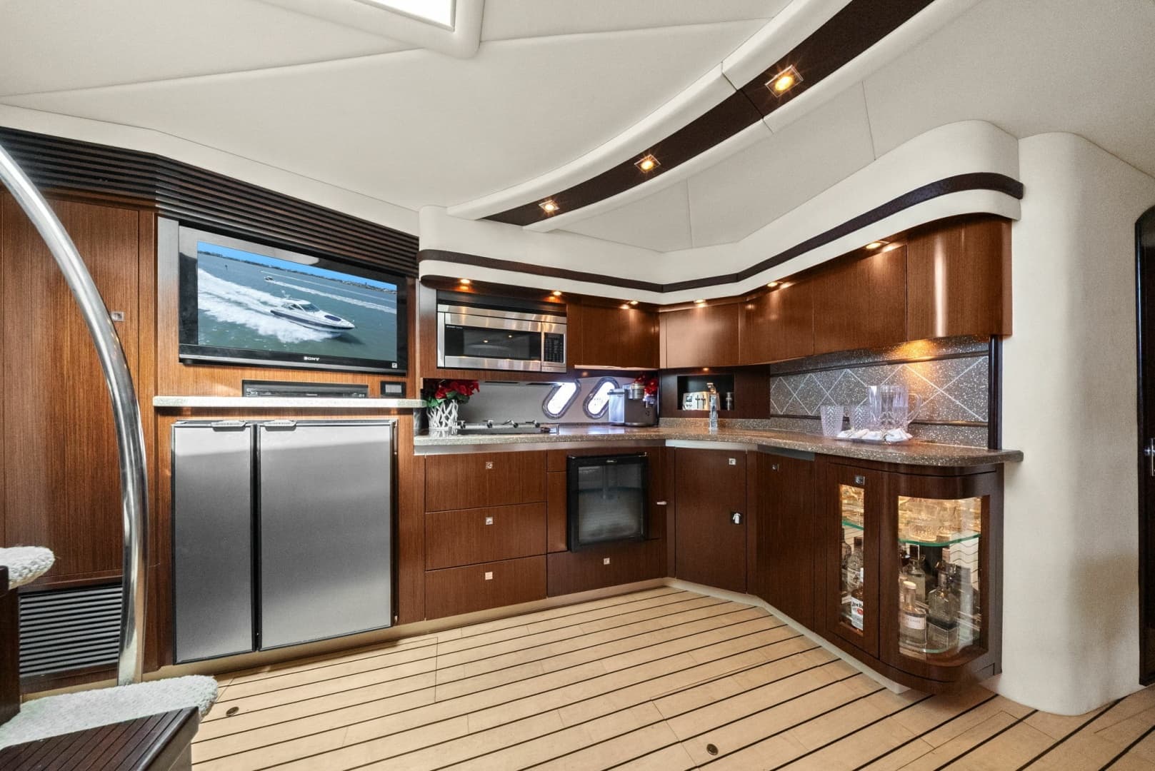 2012 Cruisers Yachts 540 Coupe