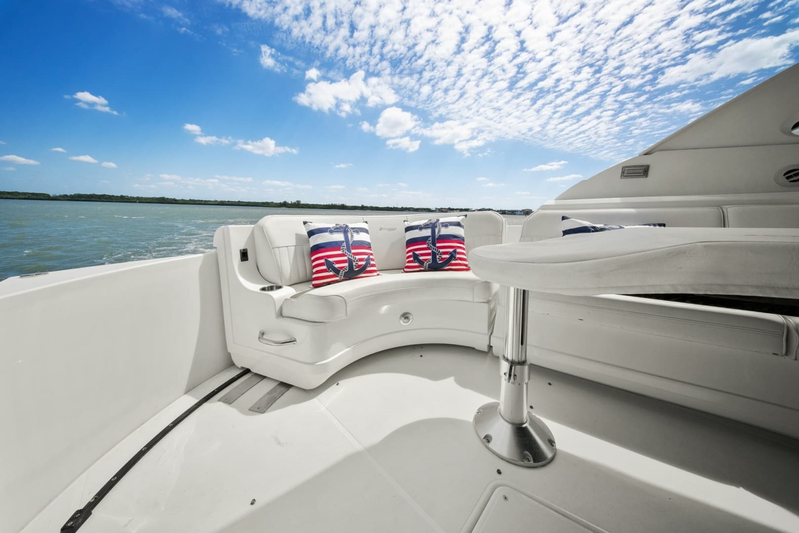 2012 Cruisers Yachts 540 Coupe