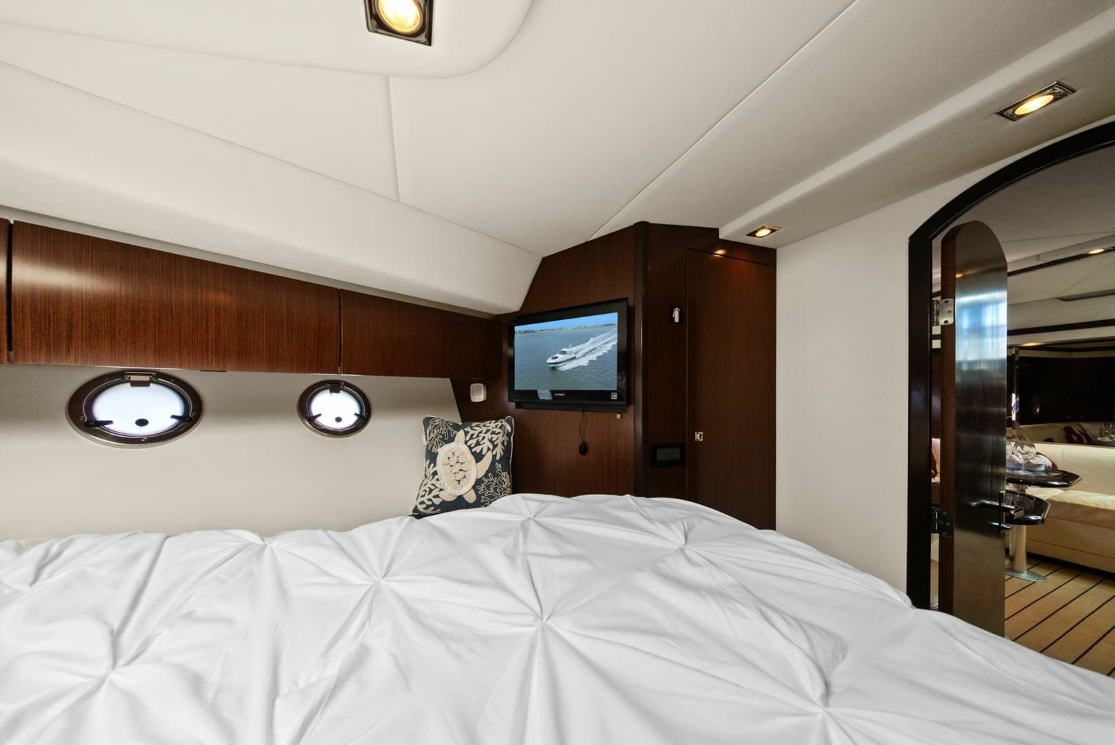 2012 Cruisers Yachts 540 Coupe