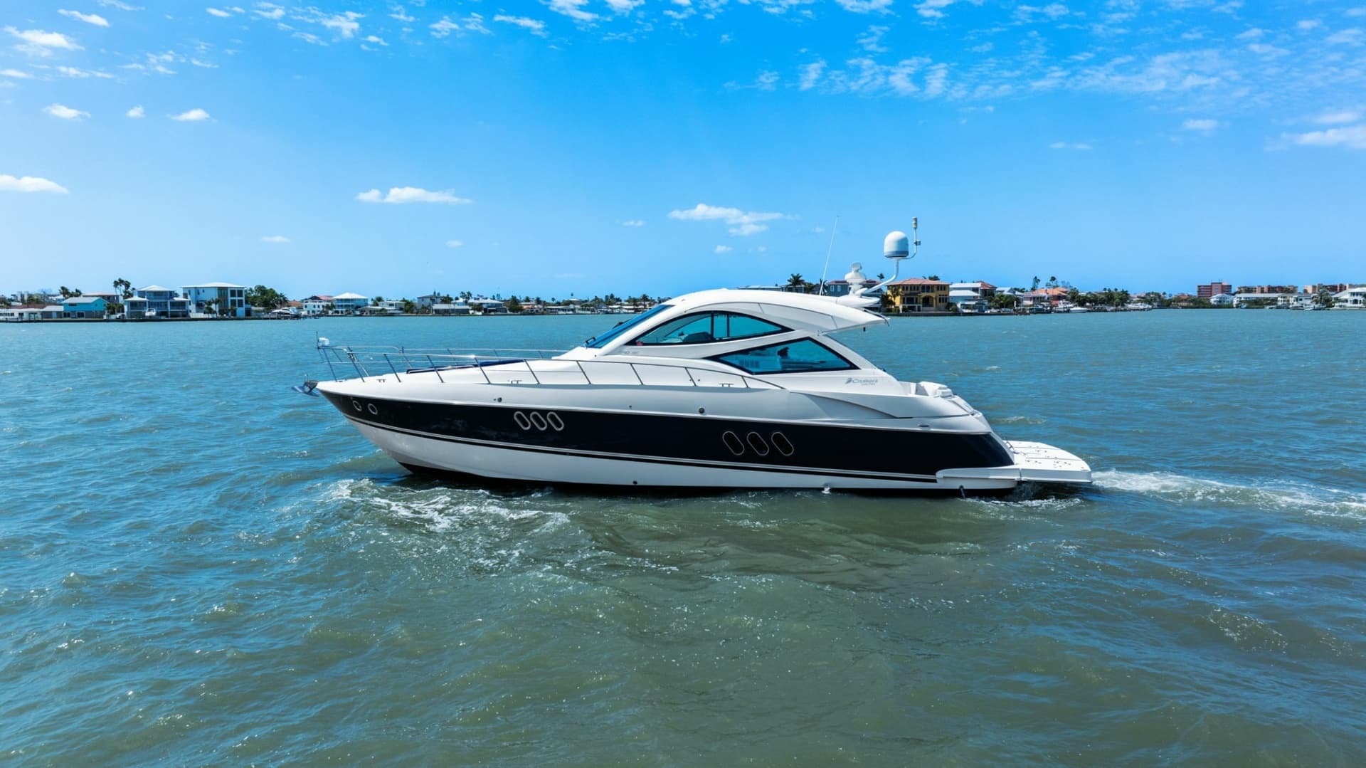 2012 Cruisers Yachts 540 Coupe