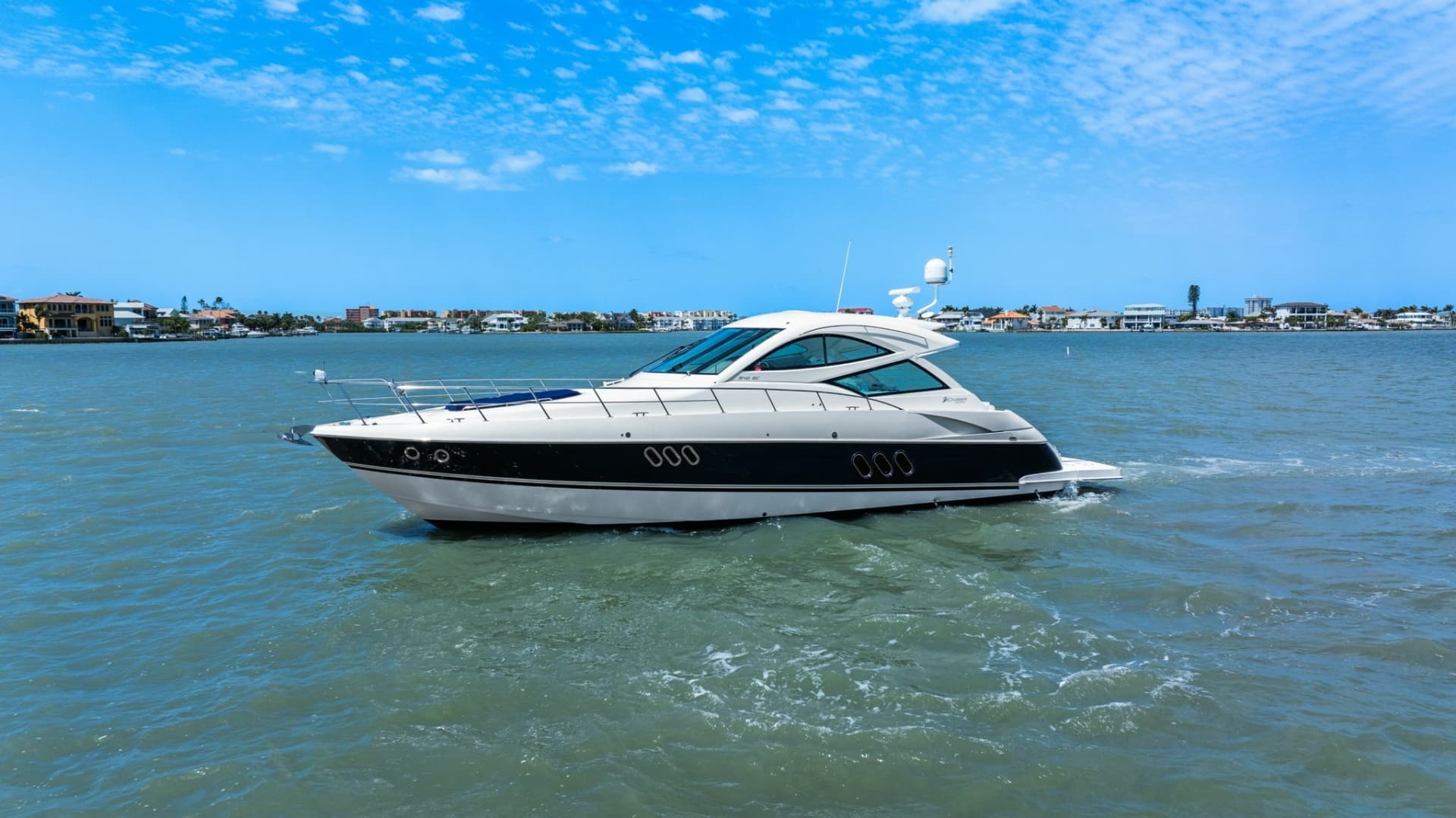 2012 Cruisers Yachts 540 Coupe